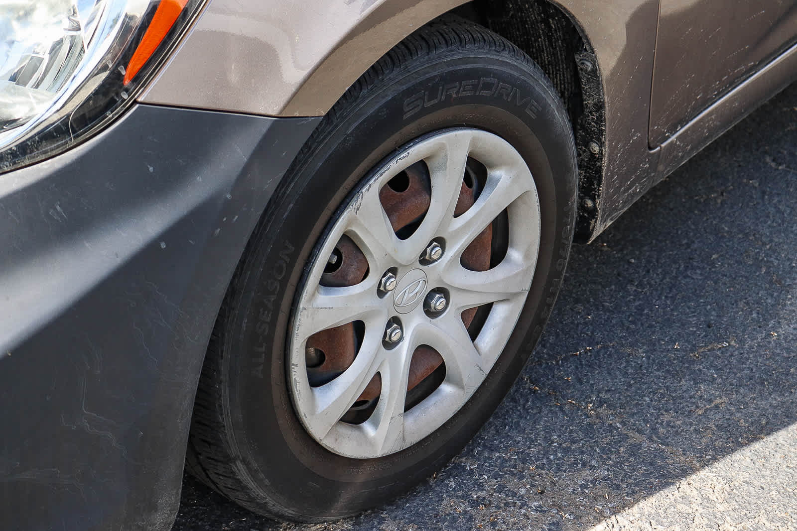 2014 Hyundai Accent 5-Door GS photo 3