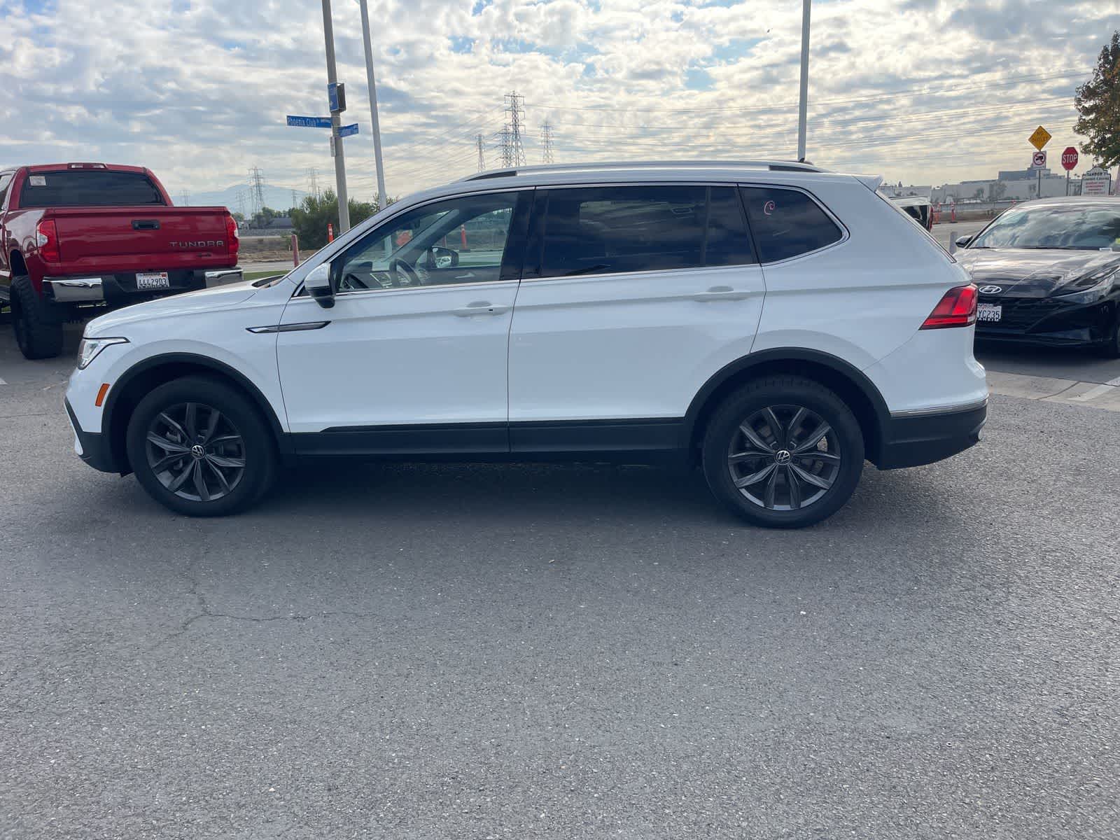 Thumbnail: 2022 Volkswagen Tiguan - 7