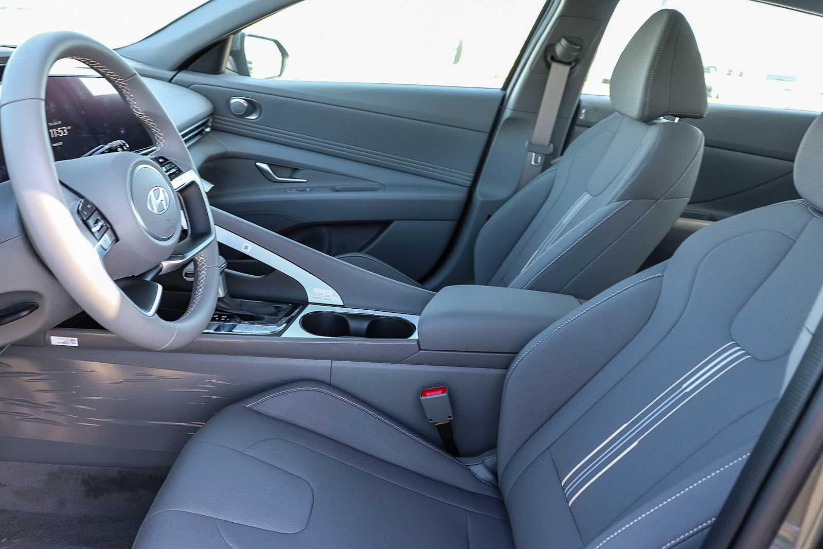 Thumbnail: 2025 Hyundai Elantra - 22