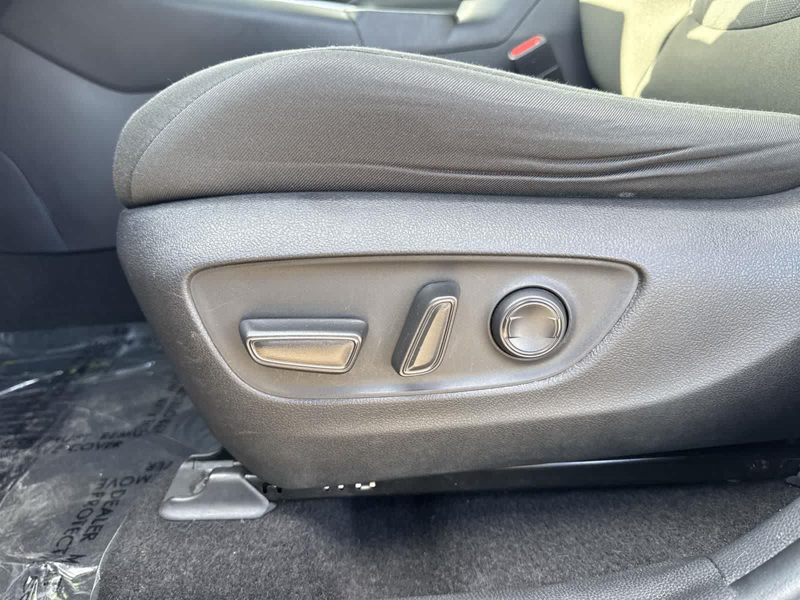 Thumbnail: 2023 Toyota RAV4 - 22