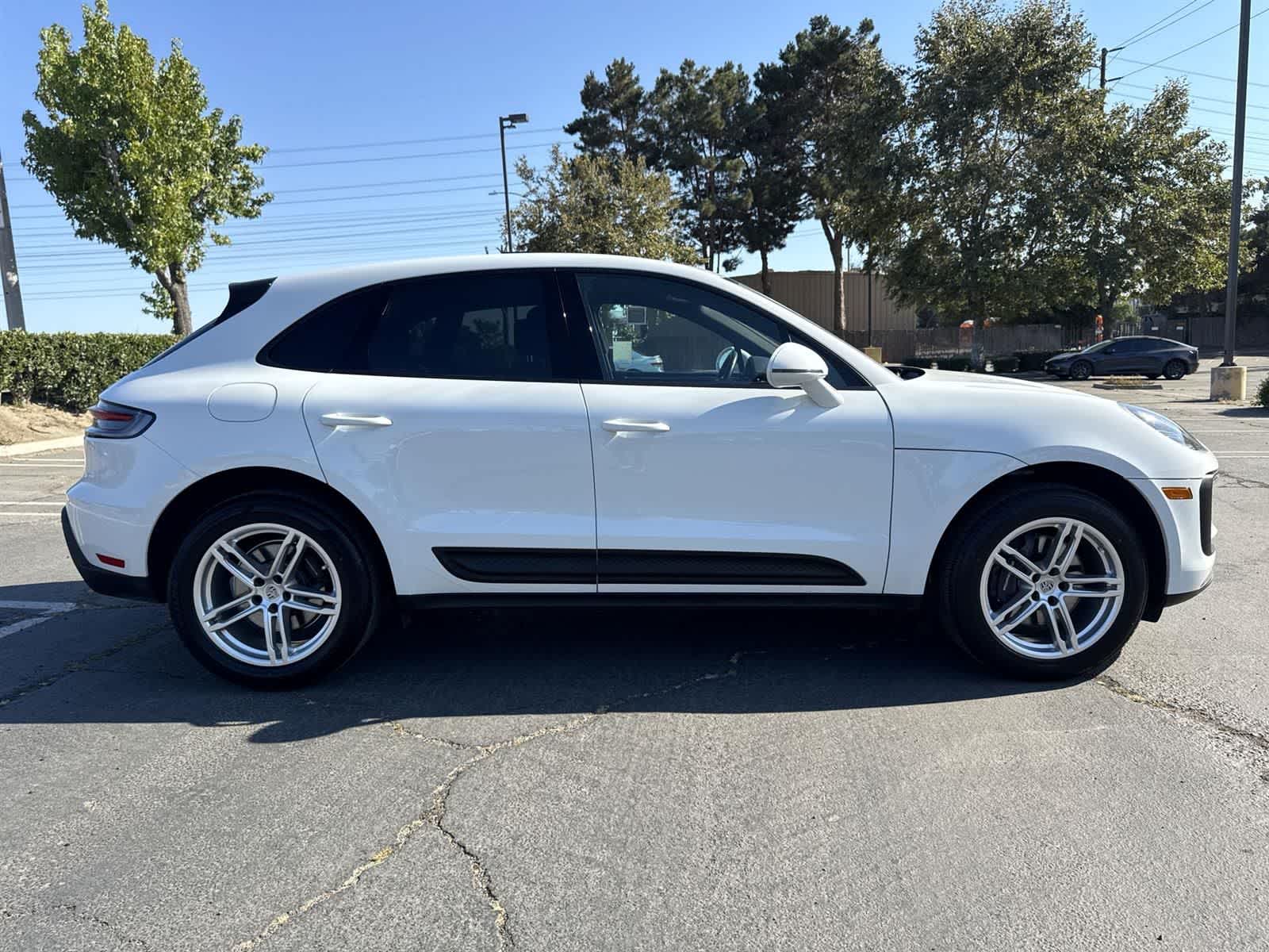 Thumbnail: 2024 Porsche Macan - 3