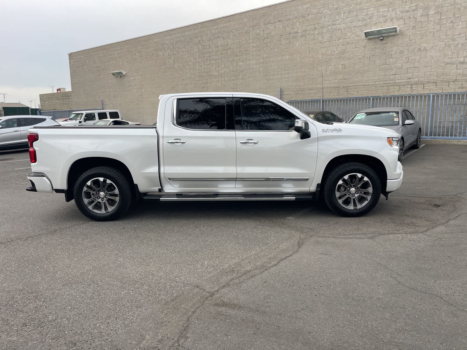 2023 Chevrolet Silverado 1500 High Country photo 2