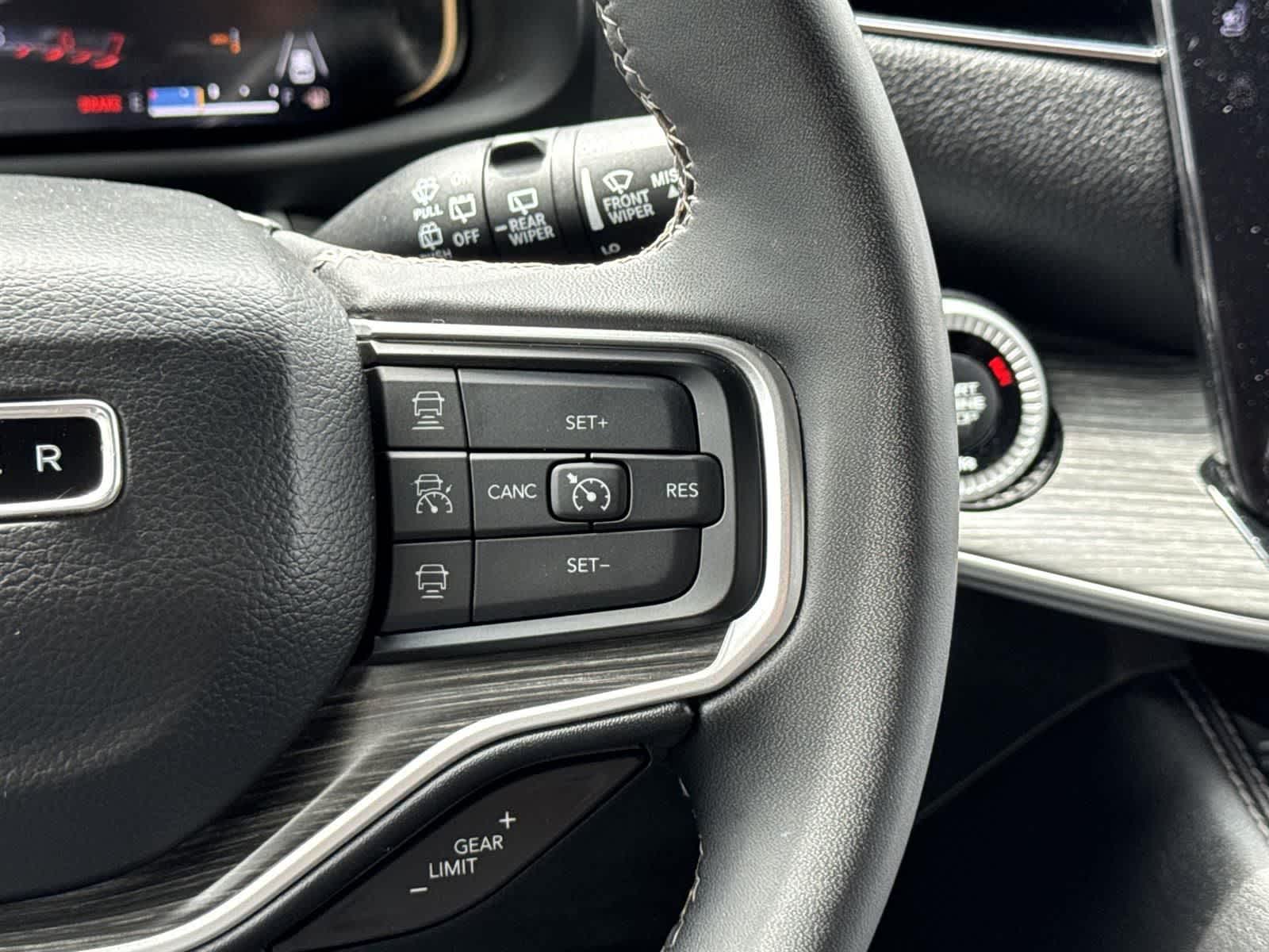 Thumbnail: 2023 Jeep Wagoneer - 11