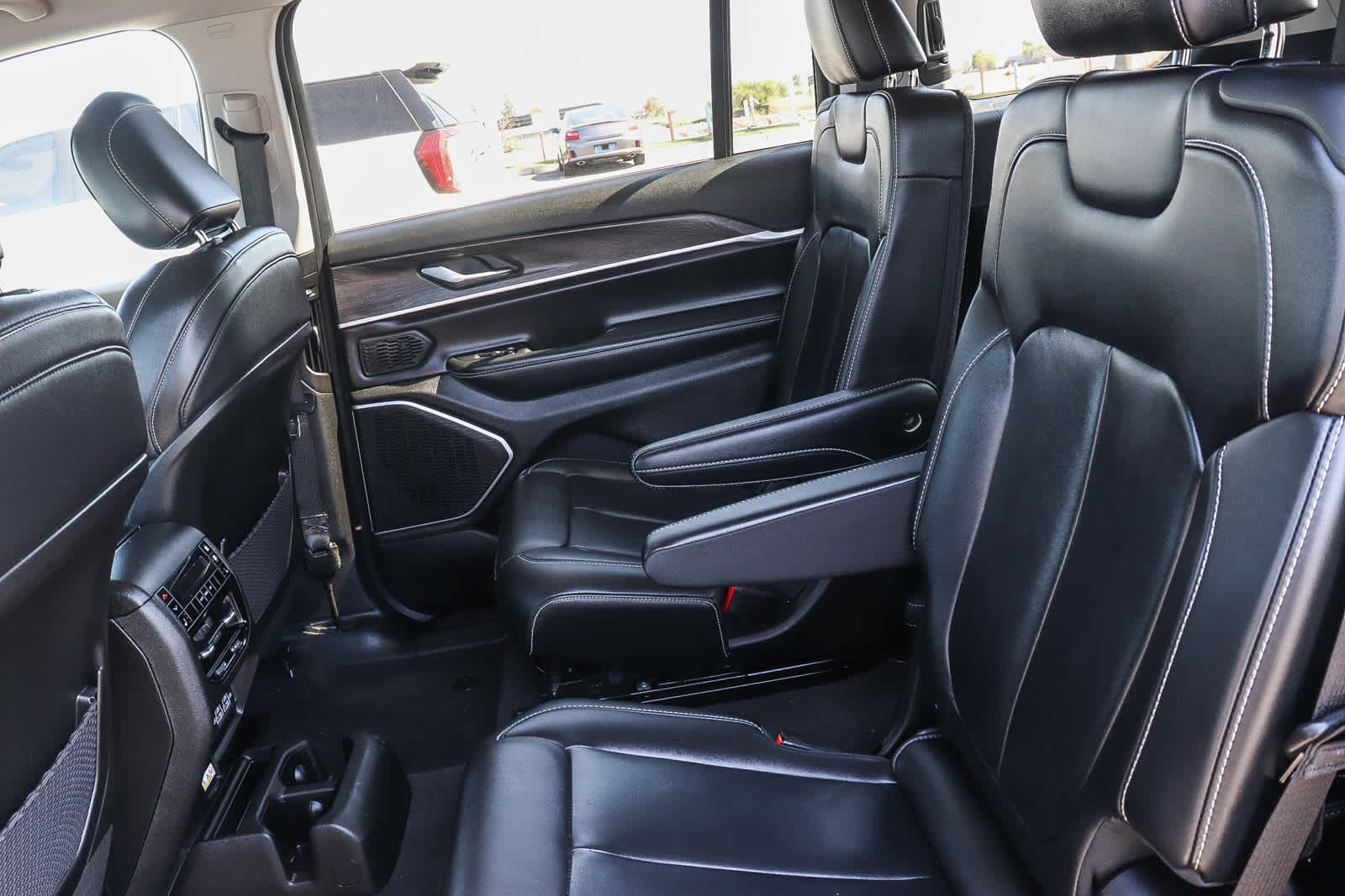 Thumbnail: 2021 Jeep Grand Cherokee L - 20