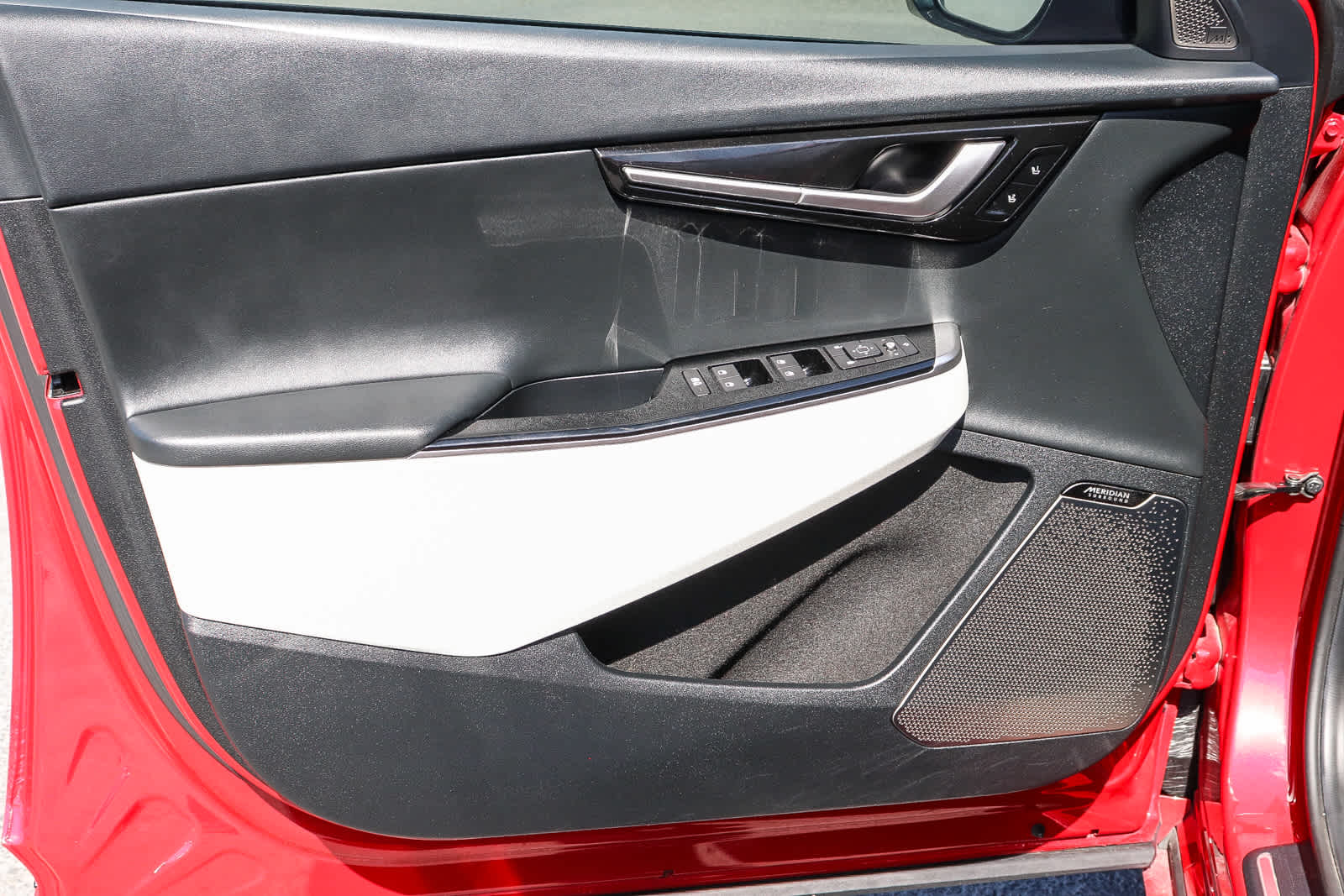 Thumbnail: 2022 Kia EV6 - 24