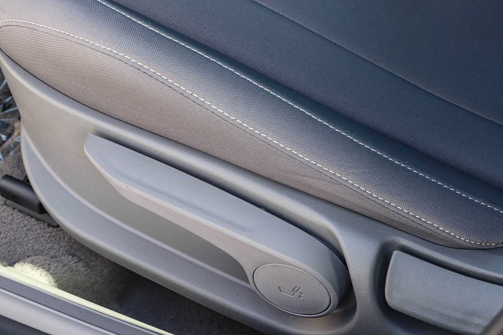 Thumbnail: 2025 Hyundai Elantra - 25