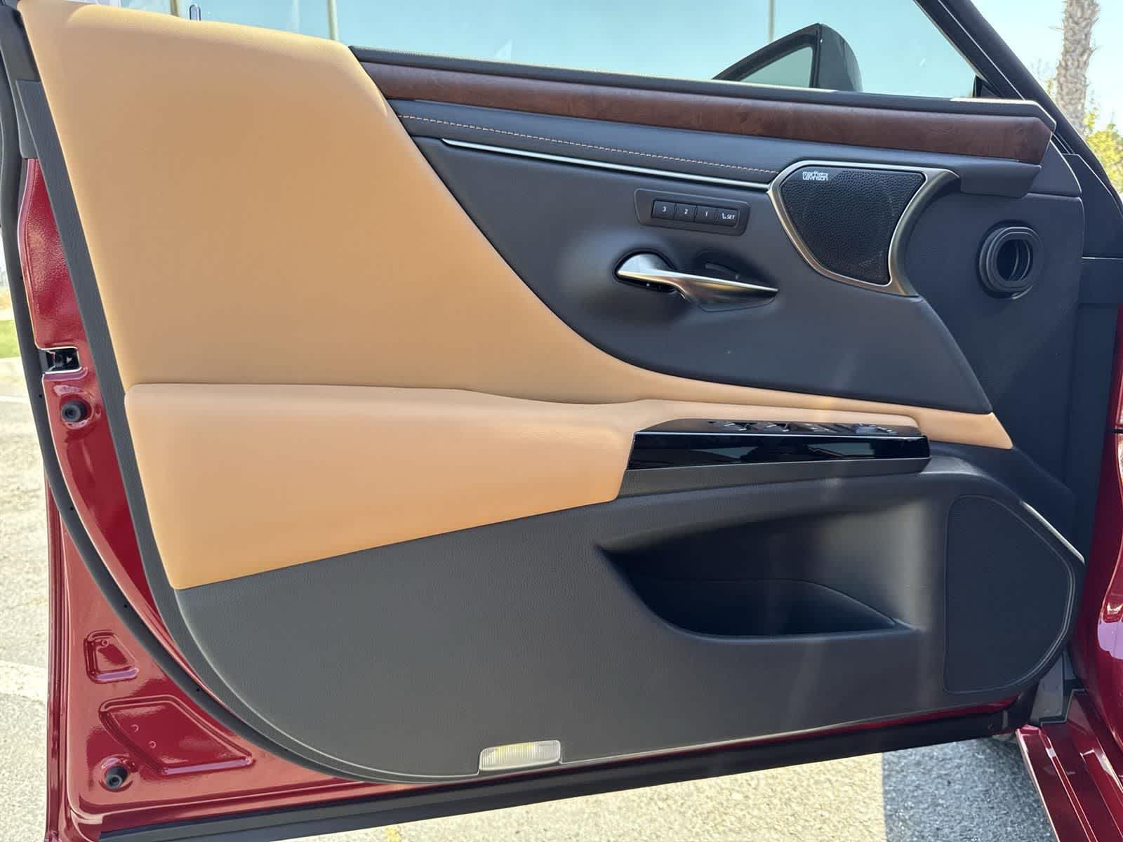 Thumbnail: 2025 Lexus ES - 21