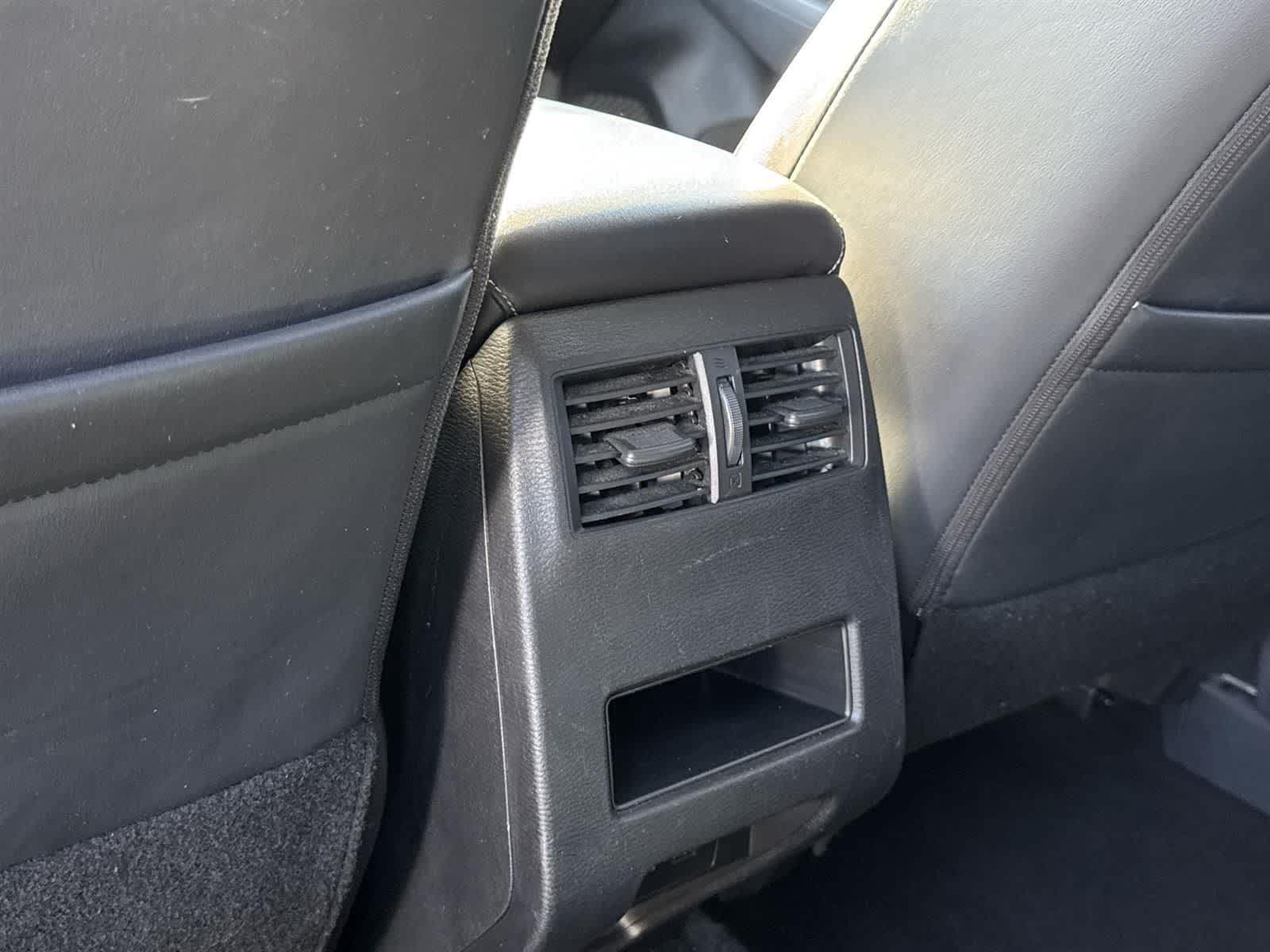 Thumbnail: 2024 Mitsubishi Outlander - 27