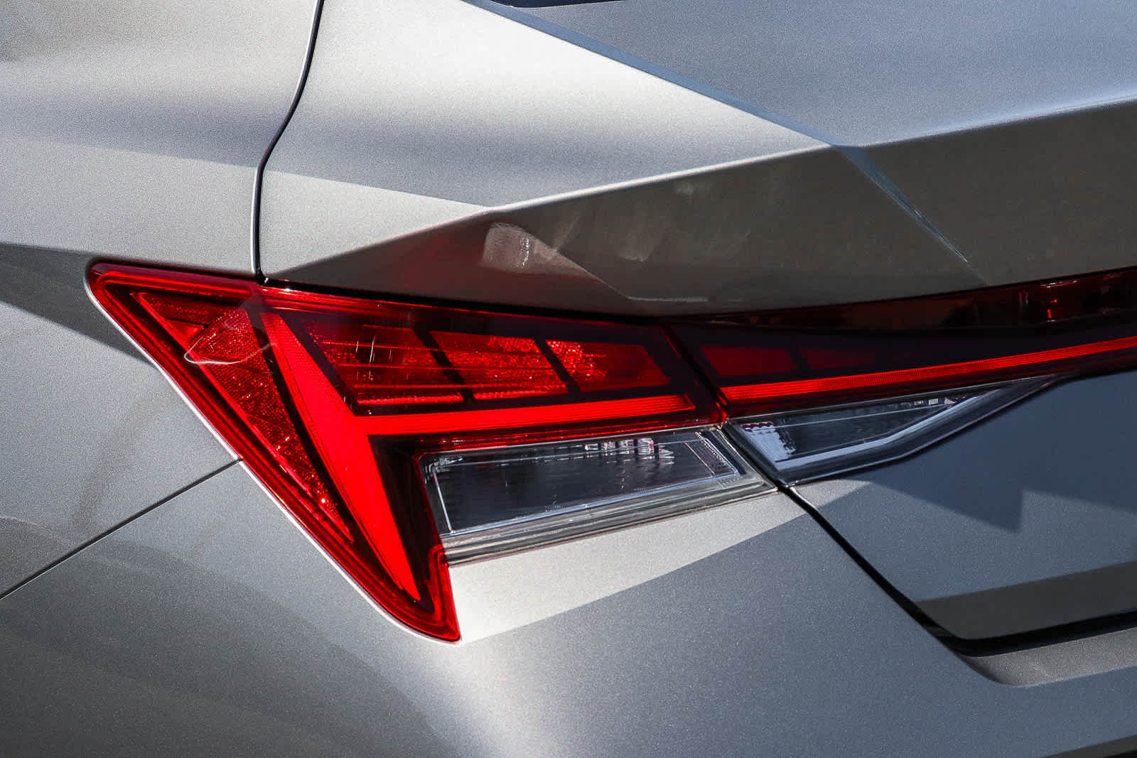2026 Hyundai Elantra Limited - Photo 11