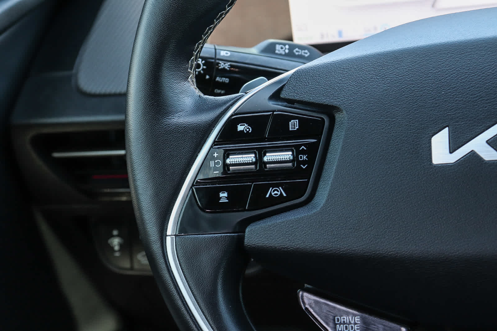 Thumbnail: 2022 Kia EV6 - 18