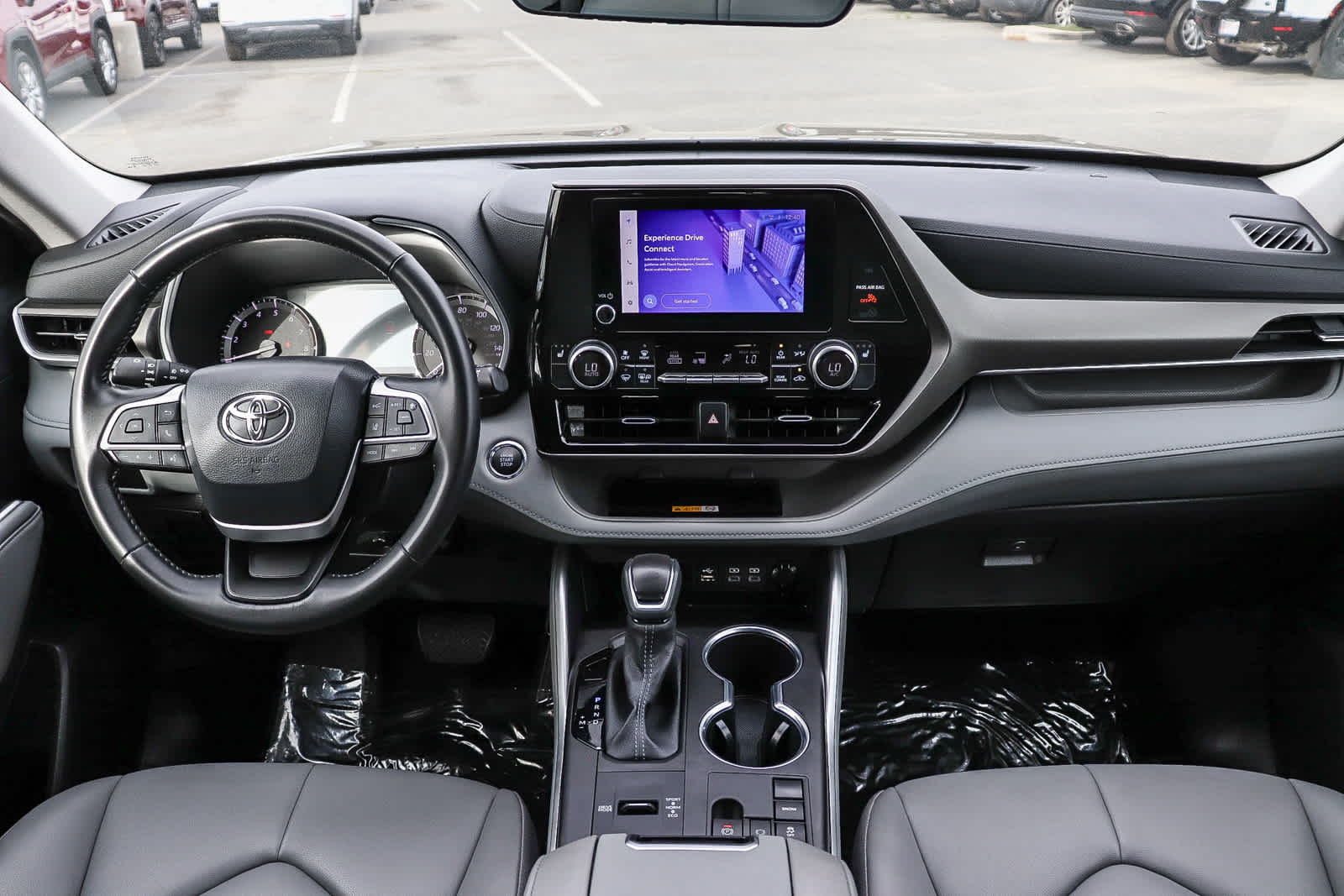 Thumbnail: 2023 Toyota Highlander - 12