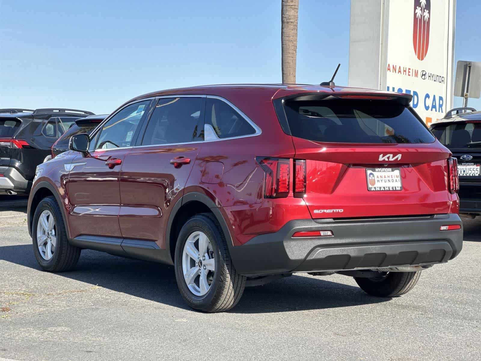 Thumbnail: 2023 Kia Sorento - 4