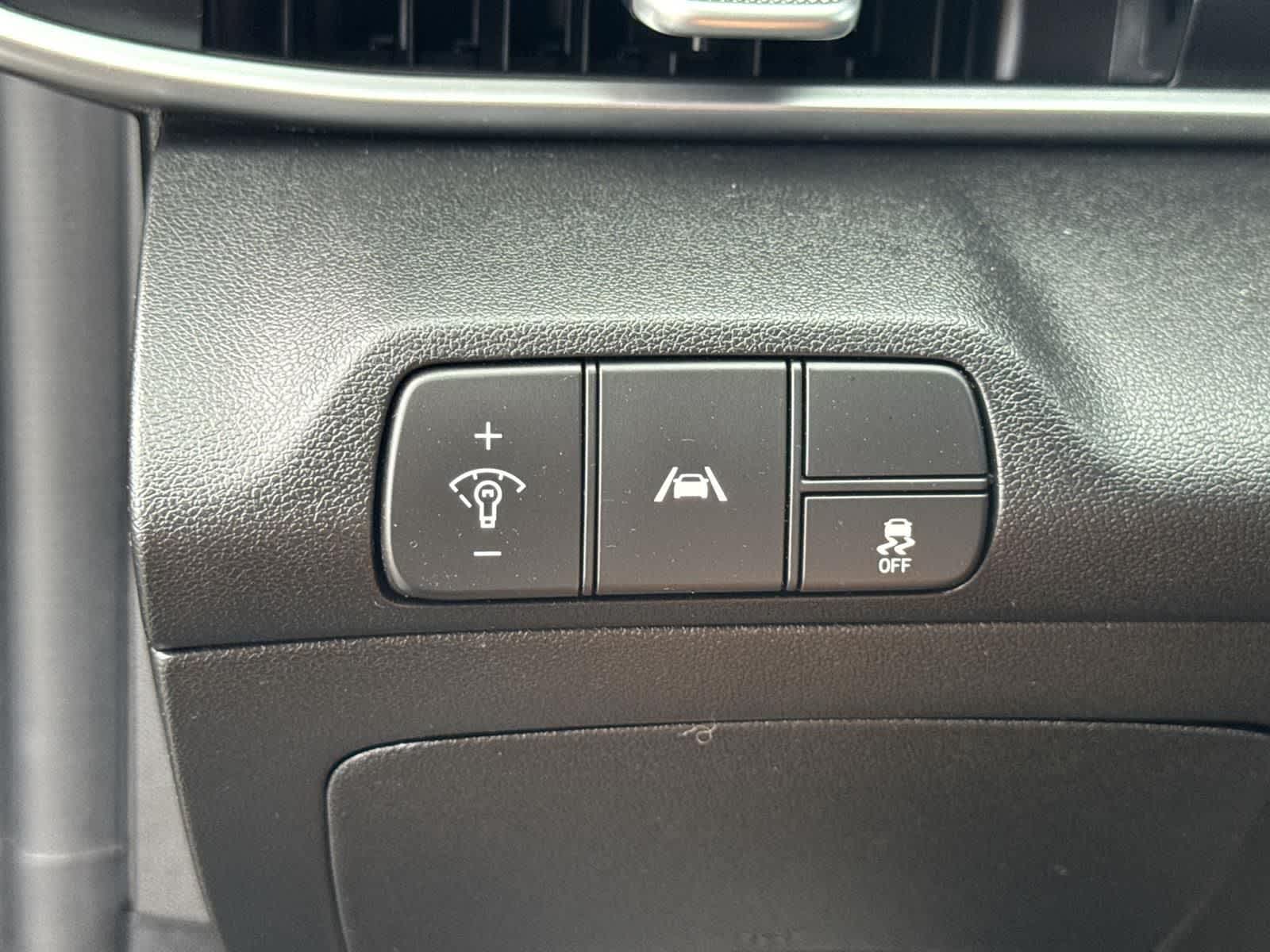 Thumbnail: 2022 Hyundai Elantra - 18