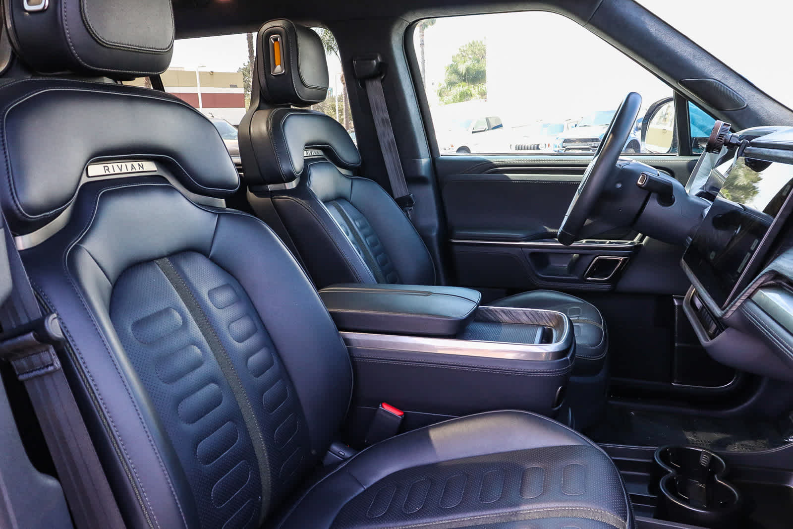 Thumbnail: 2023 Rivian R1S - 24