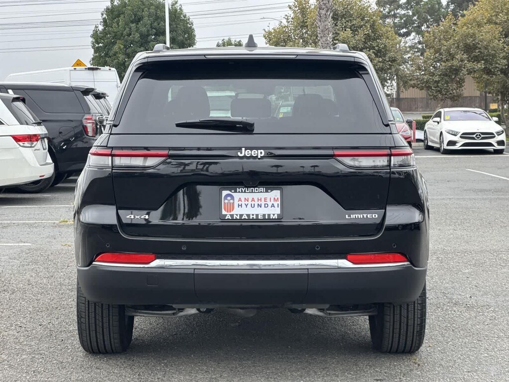 Used 2024 Jeep Grand Cherokee Limited SUV