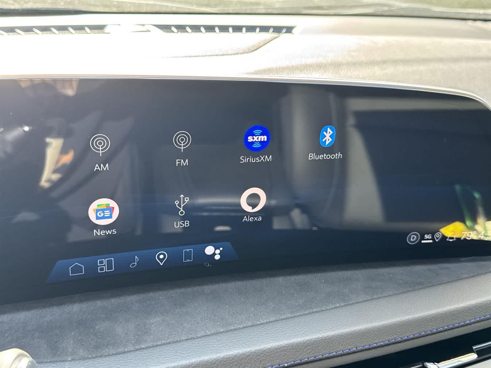 Thumbnail: 2025 Cadillac XT4 - 16