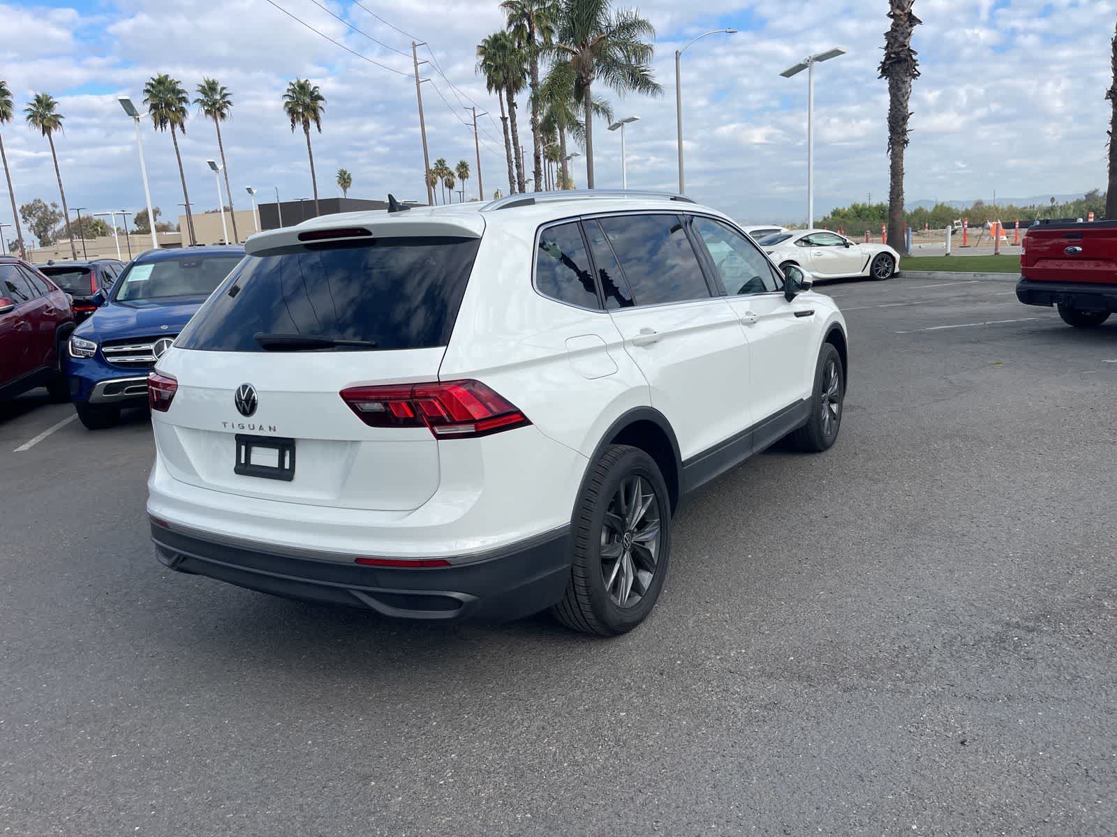 Thumbnail: 2022 Volkswagen Tiguan - 3