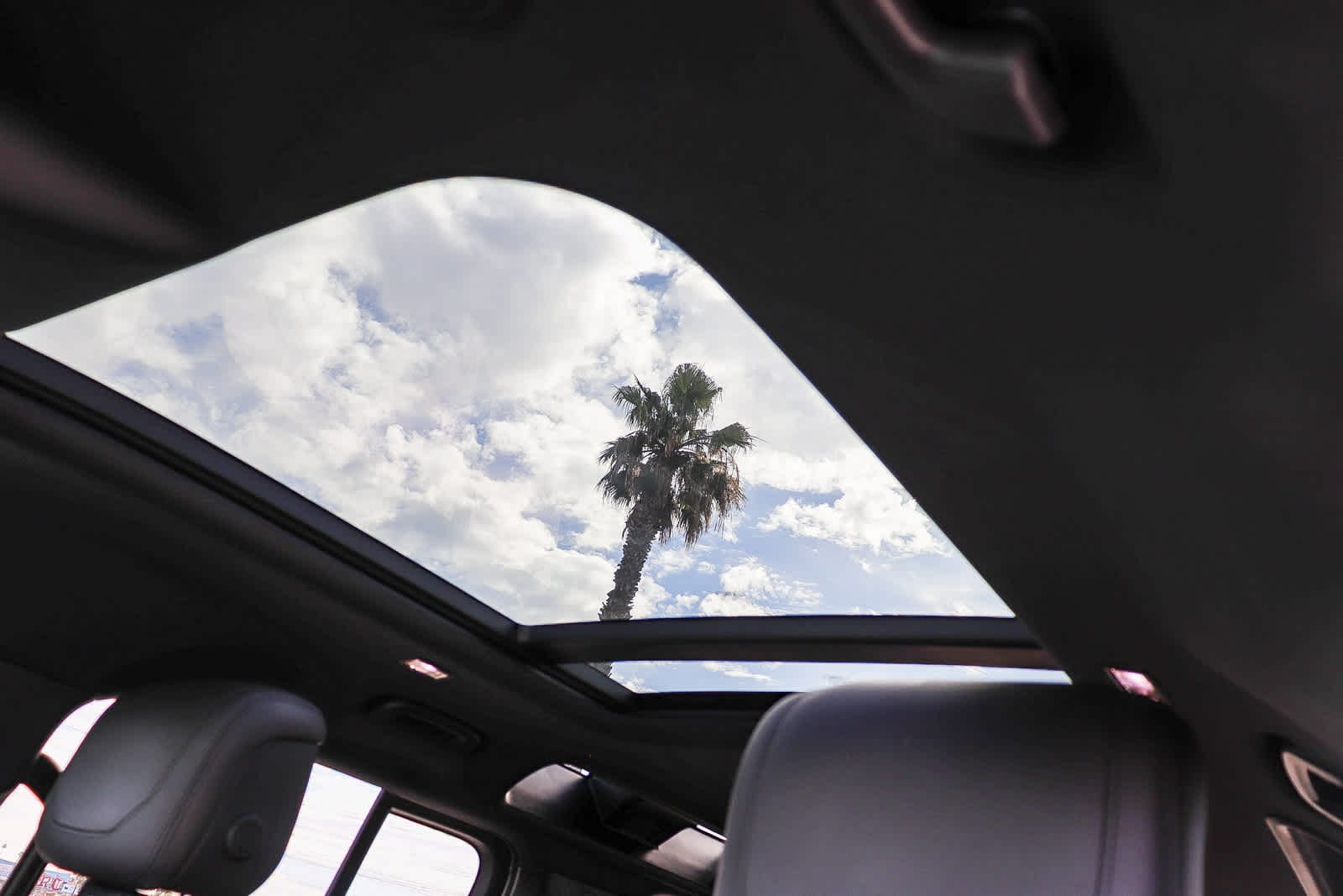 Thumbnail: 2023 Land Rover Defender - 33