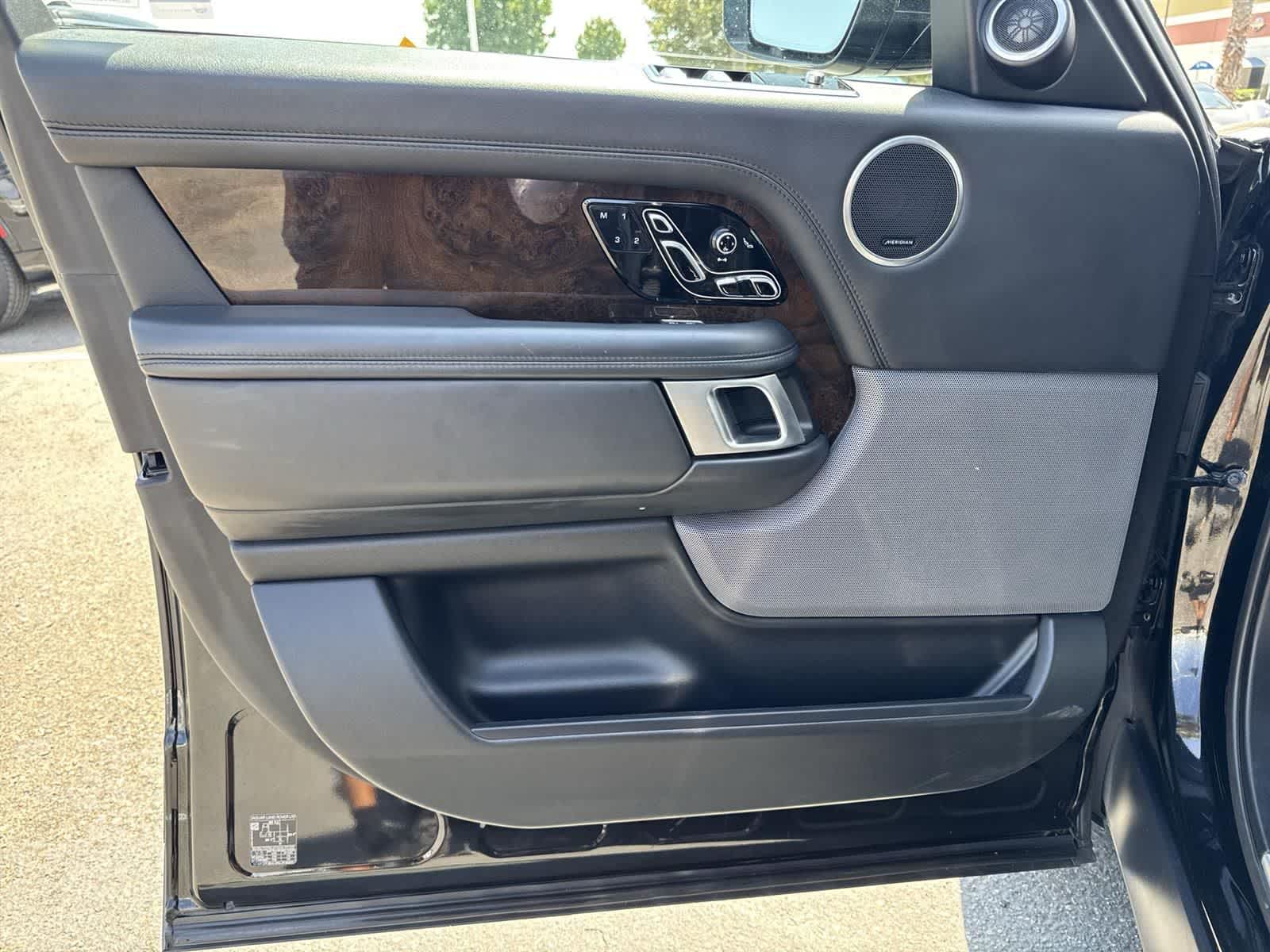 Thumbnail: 2022 Land Rover Range Rover - 21
