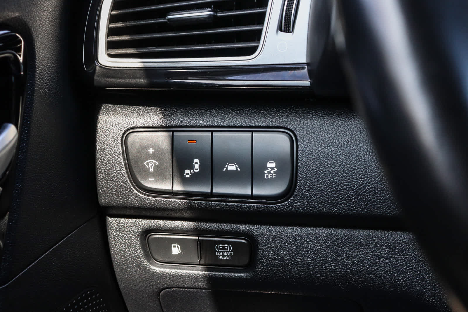 Thumbnail: 2017 Kia Niro - 29