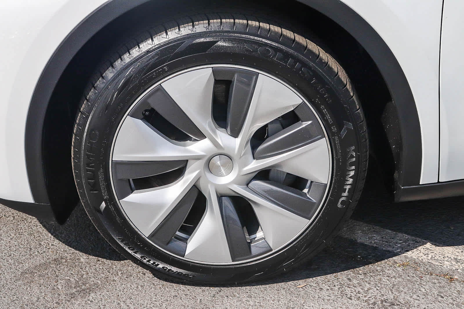 Thumbnail: 2023 Tesla Model Y - 10