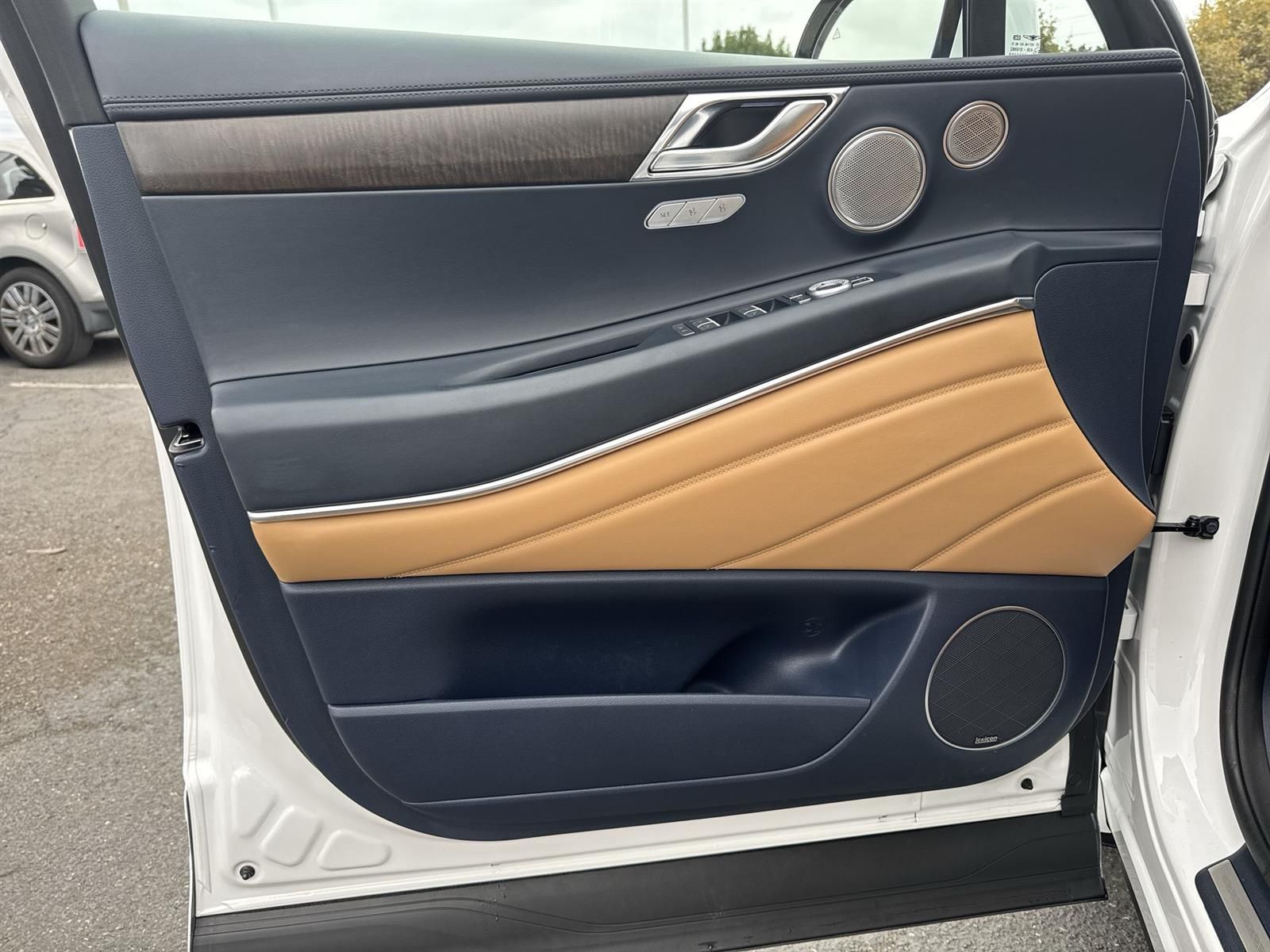 Thumbnail: 2023 Genesis GV80 - 21