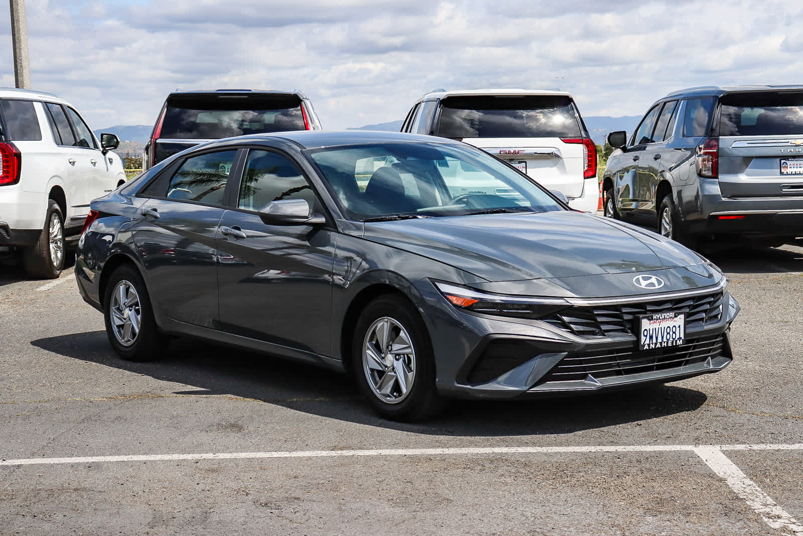 2025 Hyundai Elantra SE photo 2