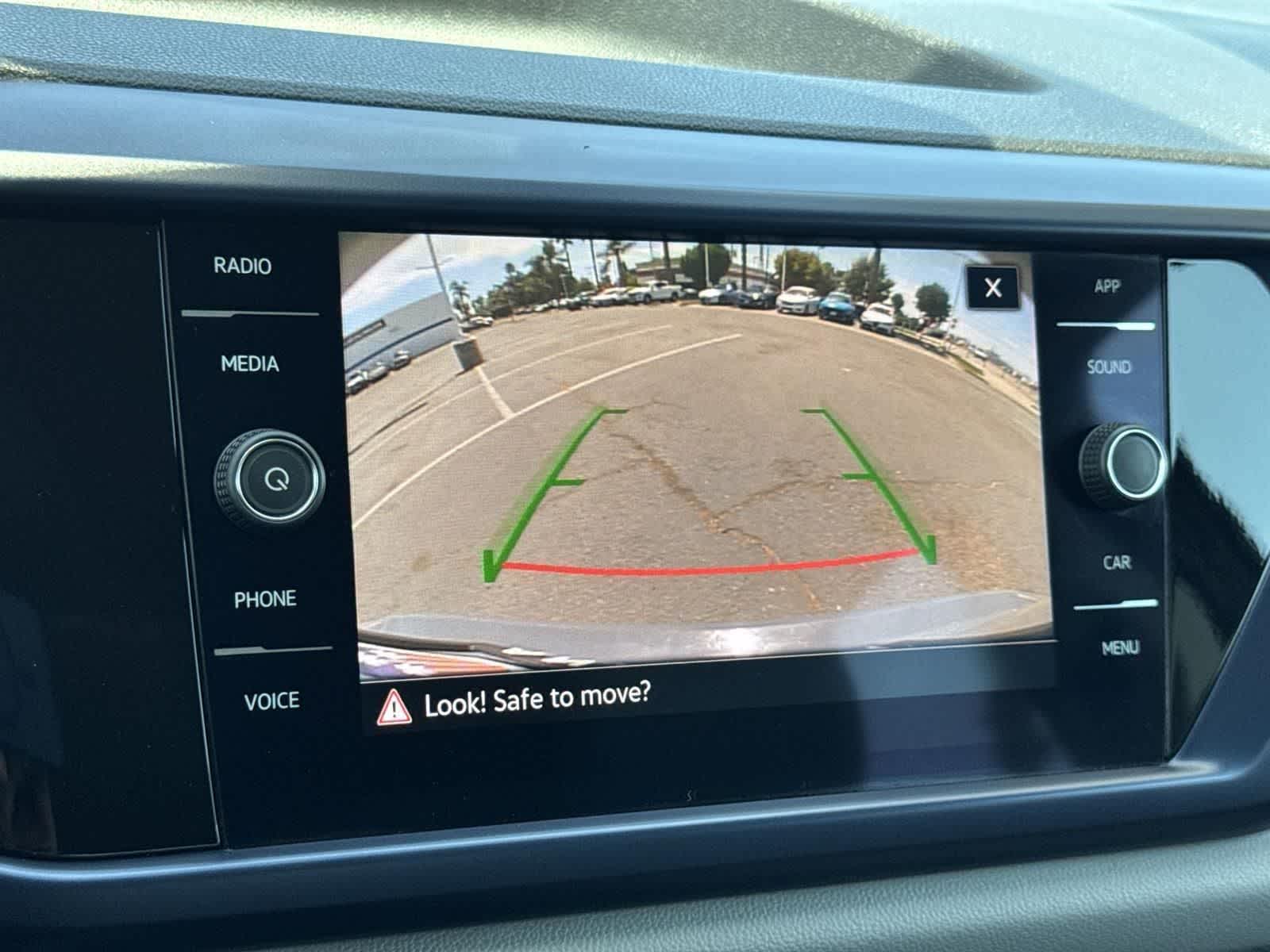 Thumbnail: 2022 Volkswagen Taos - 14