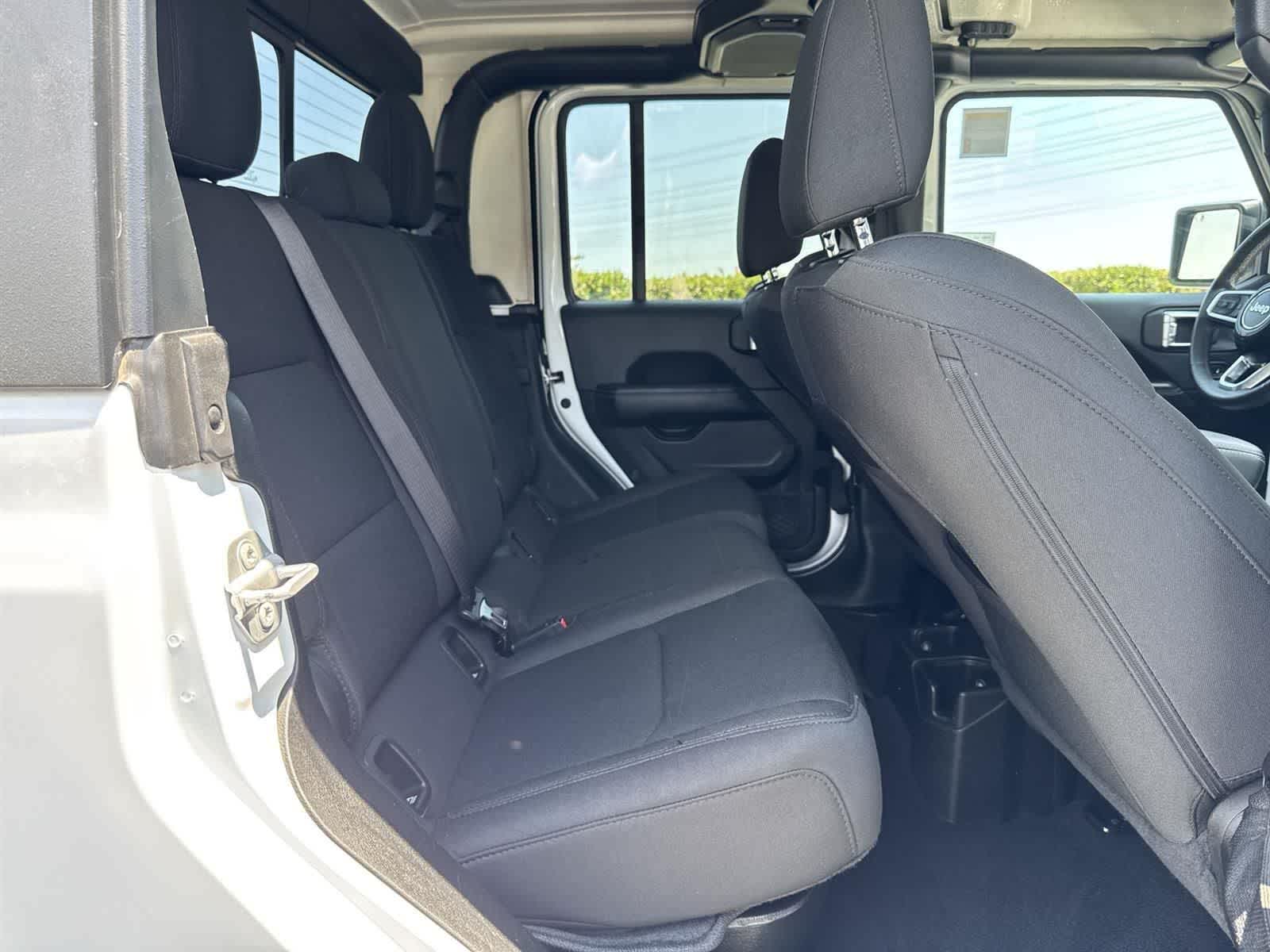 Thumbnail: 2023 Jeep Gladiator - 35