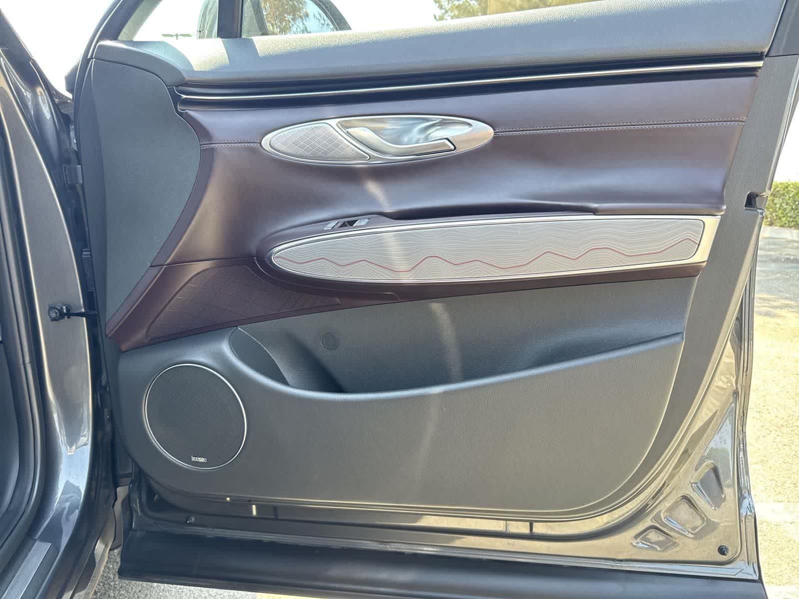 Thumbnail: 2022 Genesis GV70 - 37