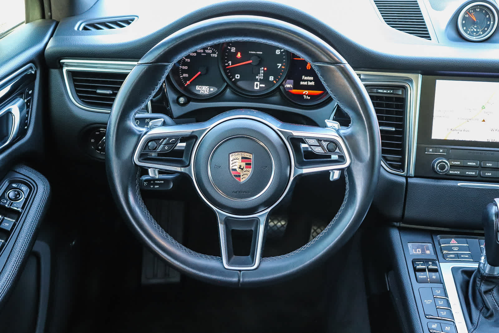 Thumbnail: 2017 Porsche Macan - 16