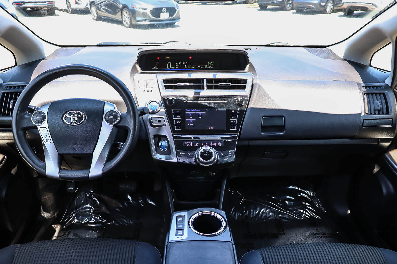 Thumbnail: 2017 Toyota Prius v - 12