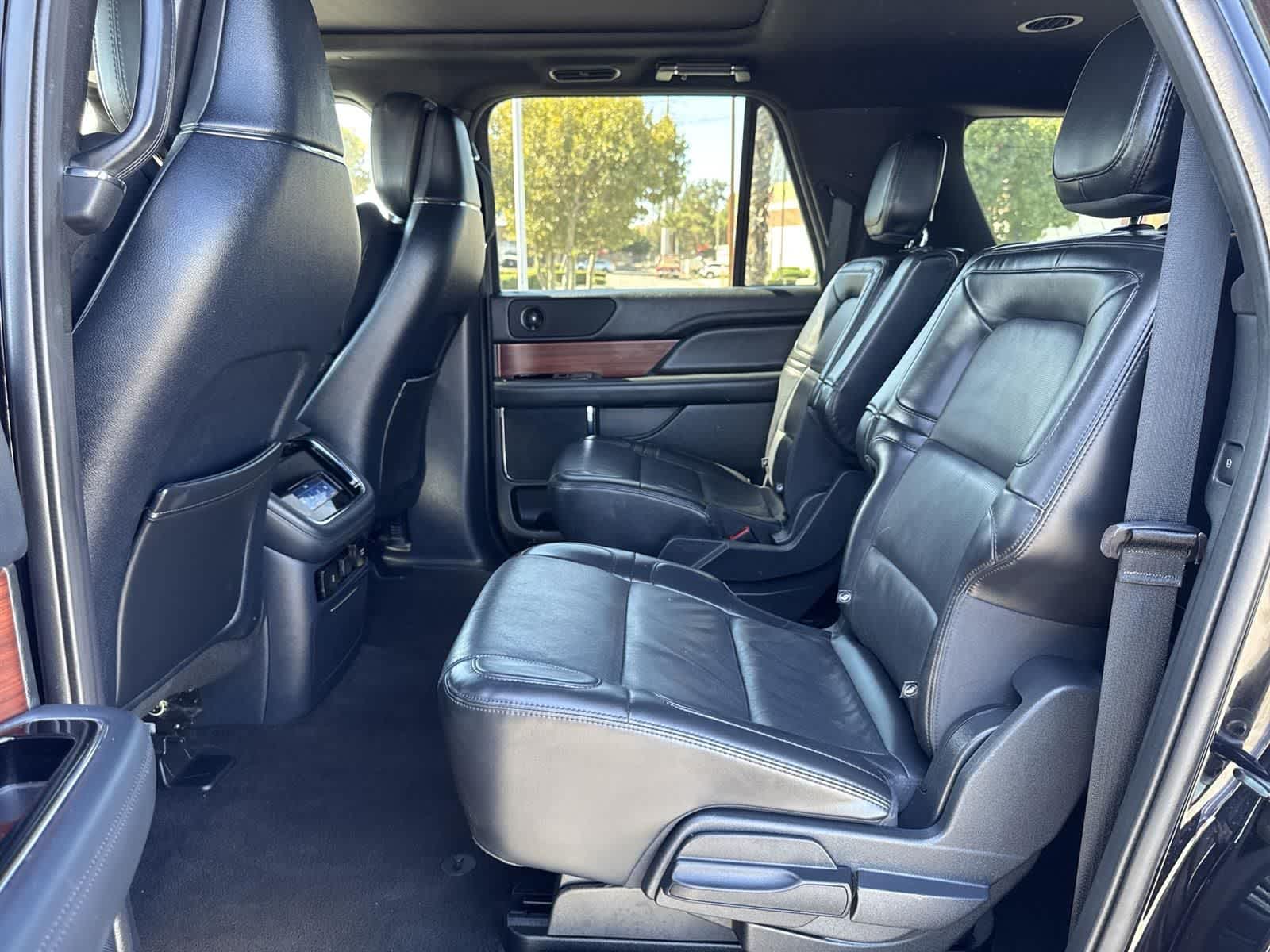 Thumbnail: 2023 Lincoln Navigator L - 27