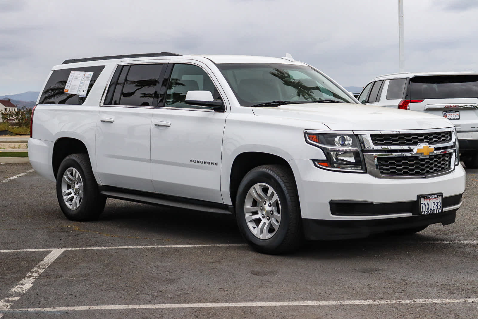 Thumbnail: 2017 Chevrolet Suburban - 3