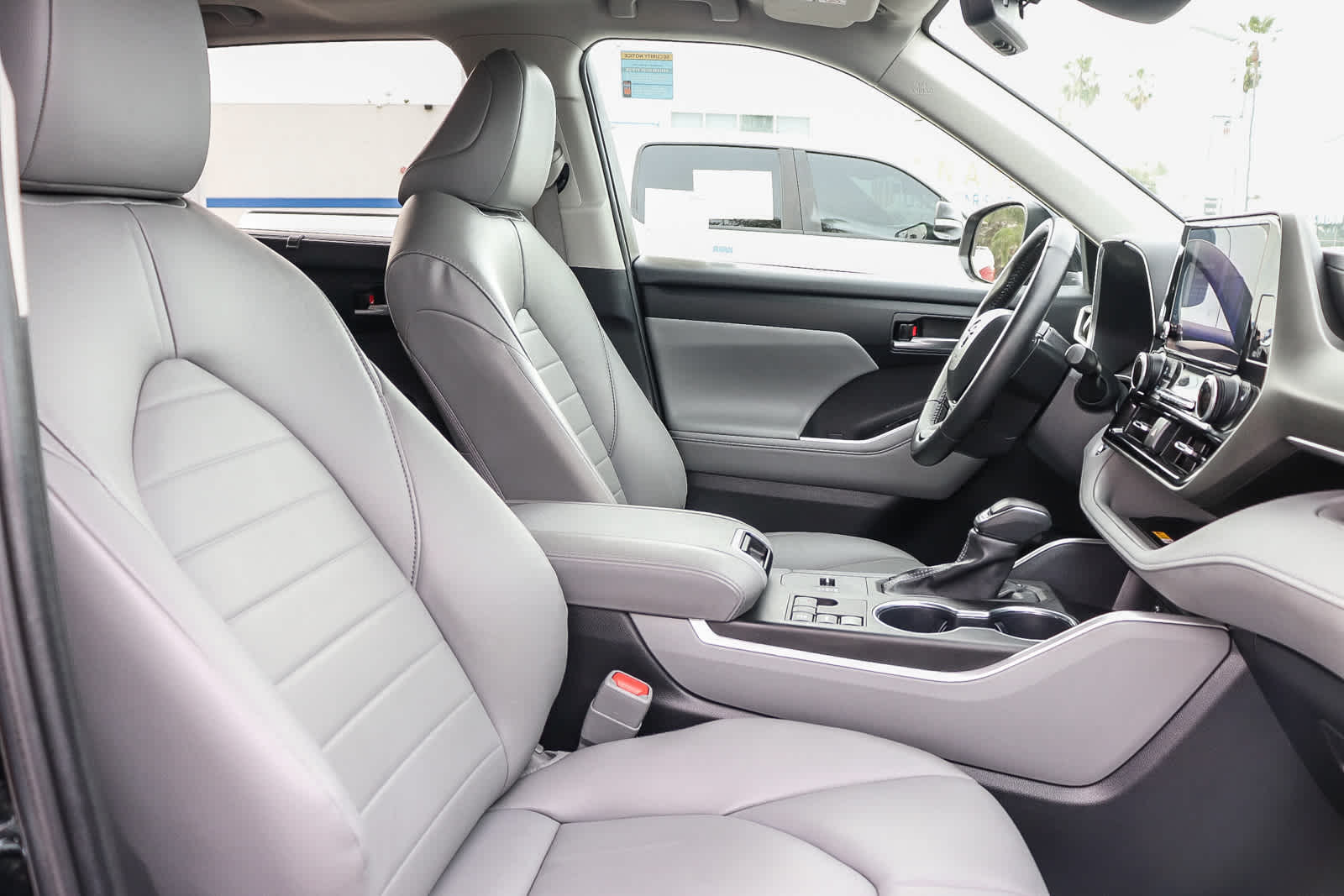 Thumbnail: 2023 Toyota Highlander - 19