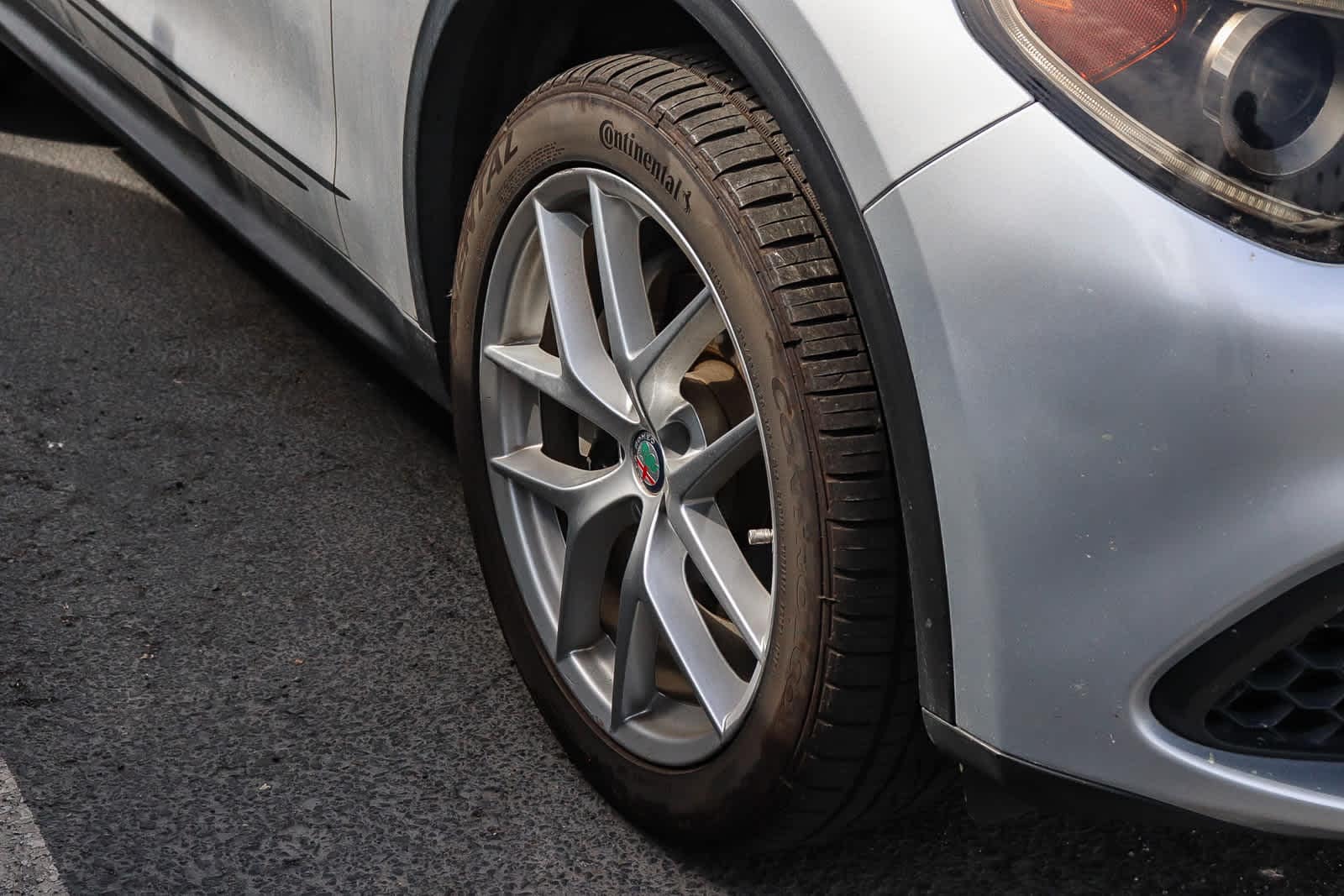 2019 Alfa Romeo Stelvio photo 4