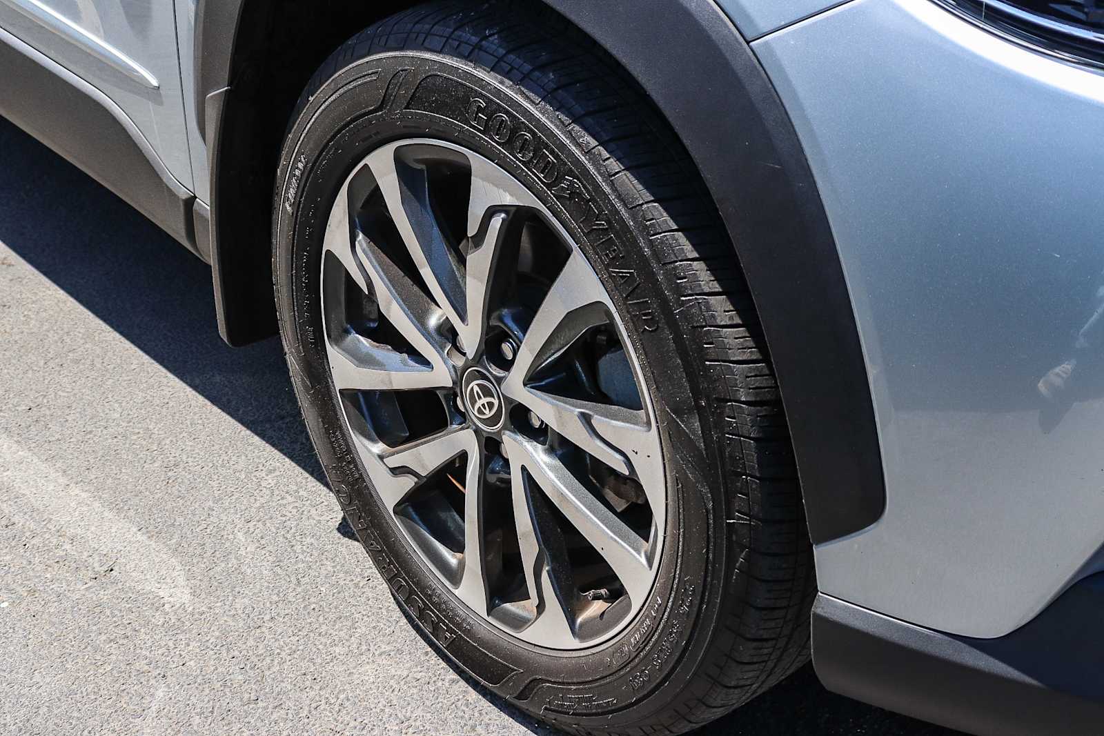 2023 Toyota Corolla Cross XLE photo 4