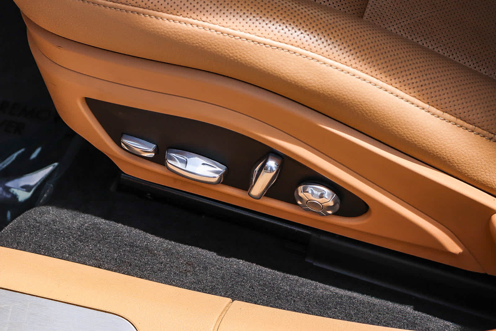 Thumbnail: 2017 Porsche Panamera - 28