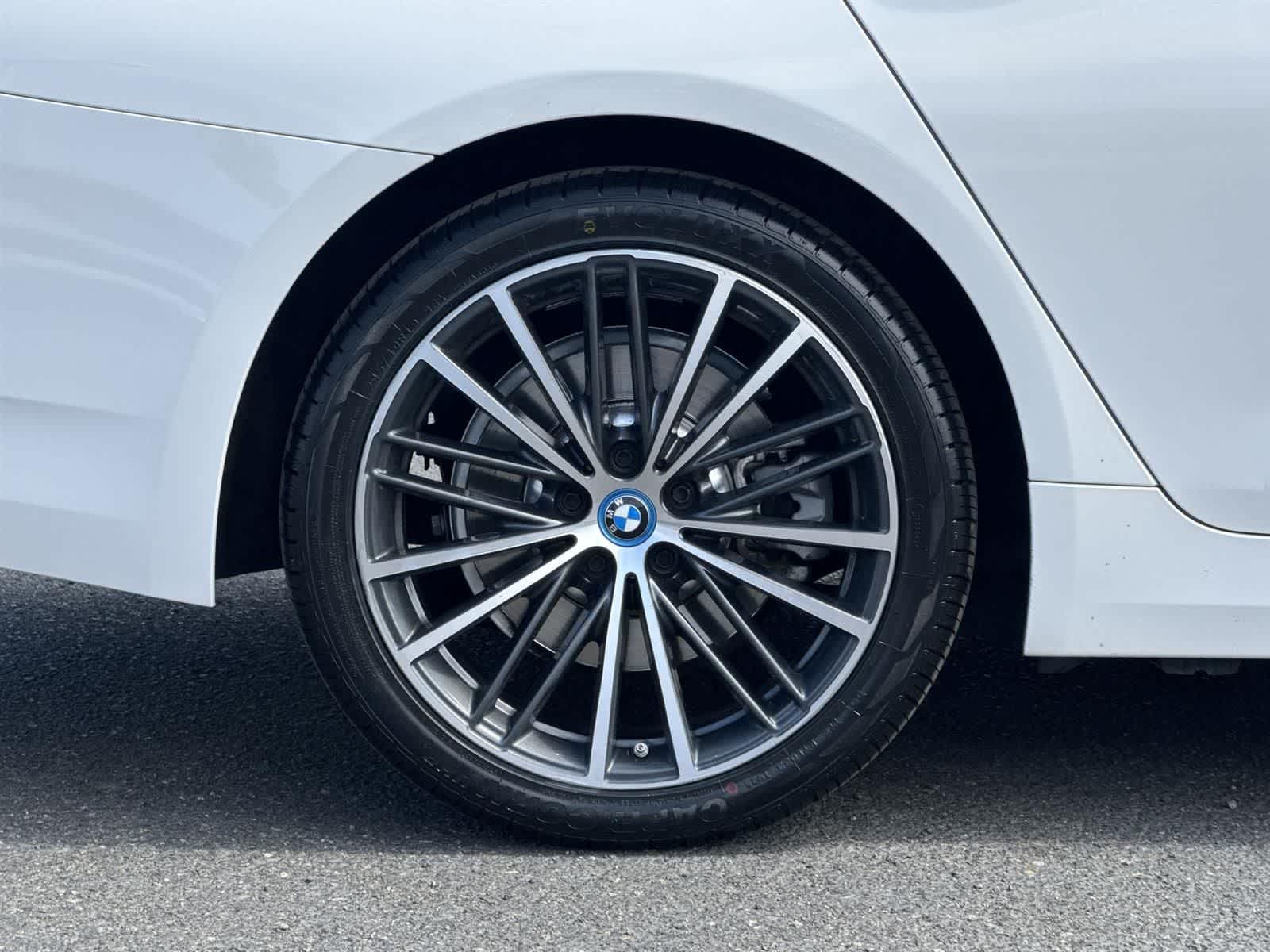 Thumbnail: 2023 BMW 5 Series - 42