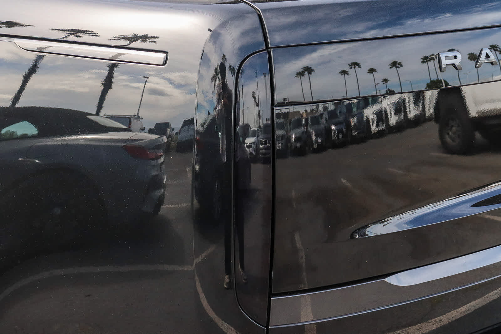 2023 Land Rover Range Rover SE photo 6