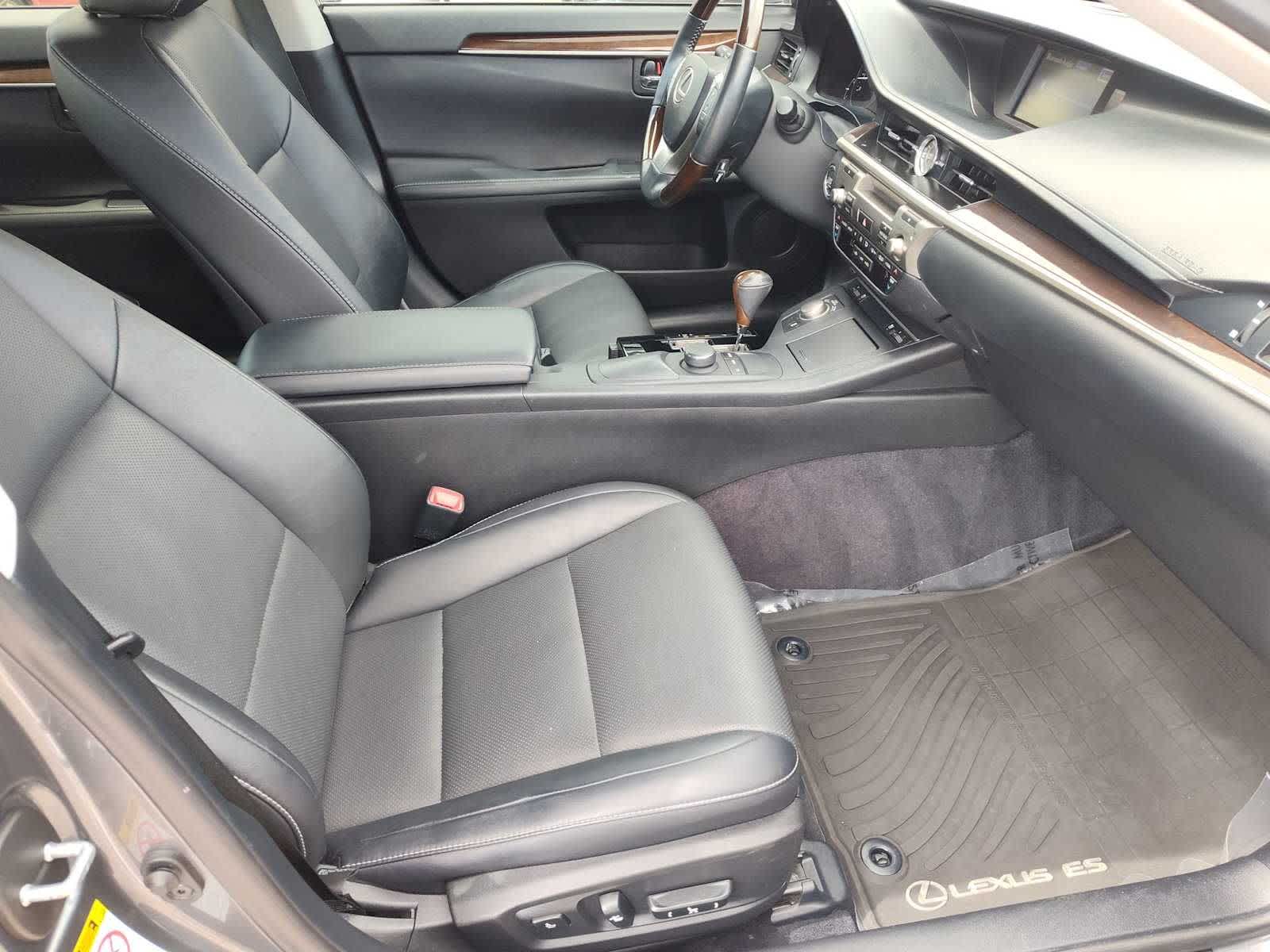 Thumbnail: 2014 Lexus ES - 22