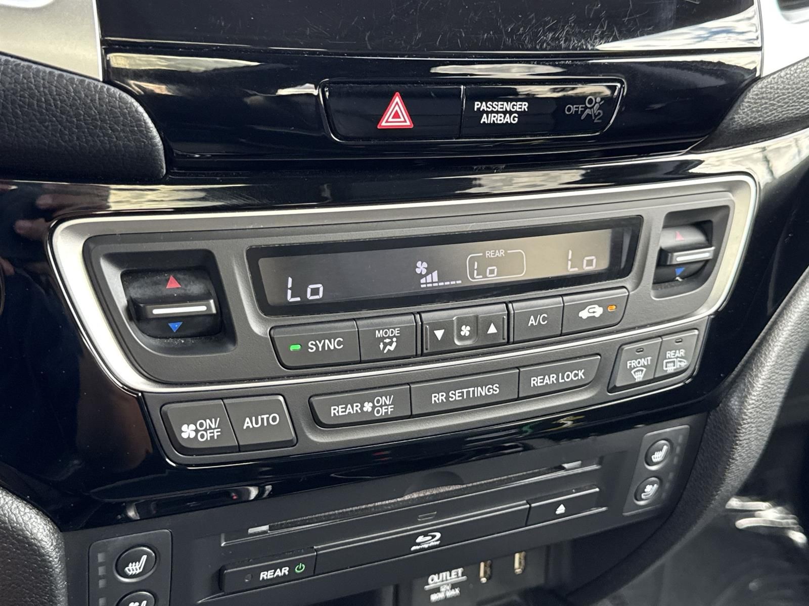 Thumbnail: 2017 Honda Pilot - 14
