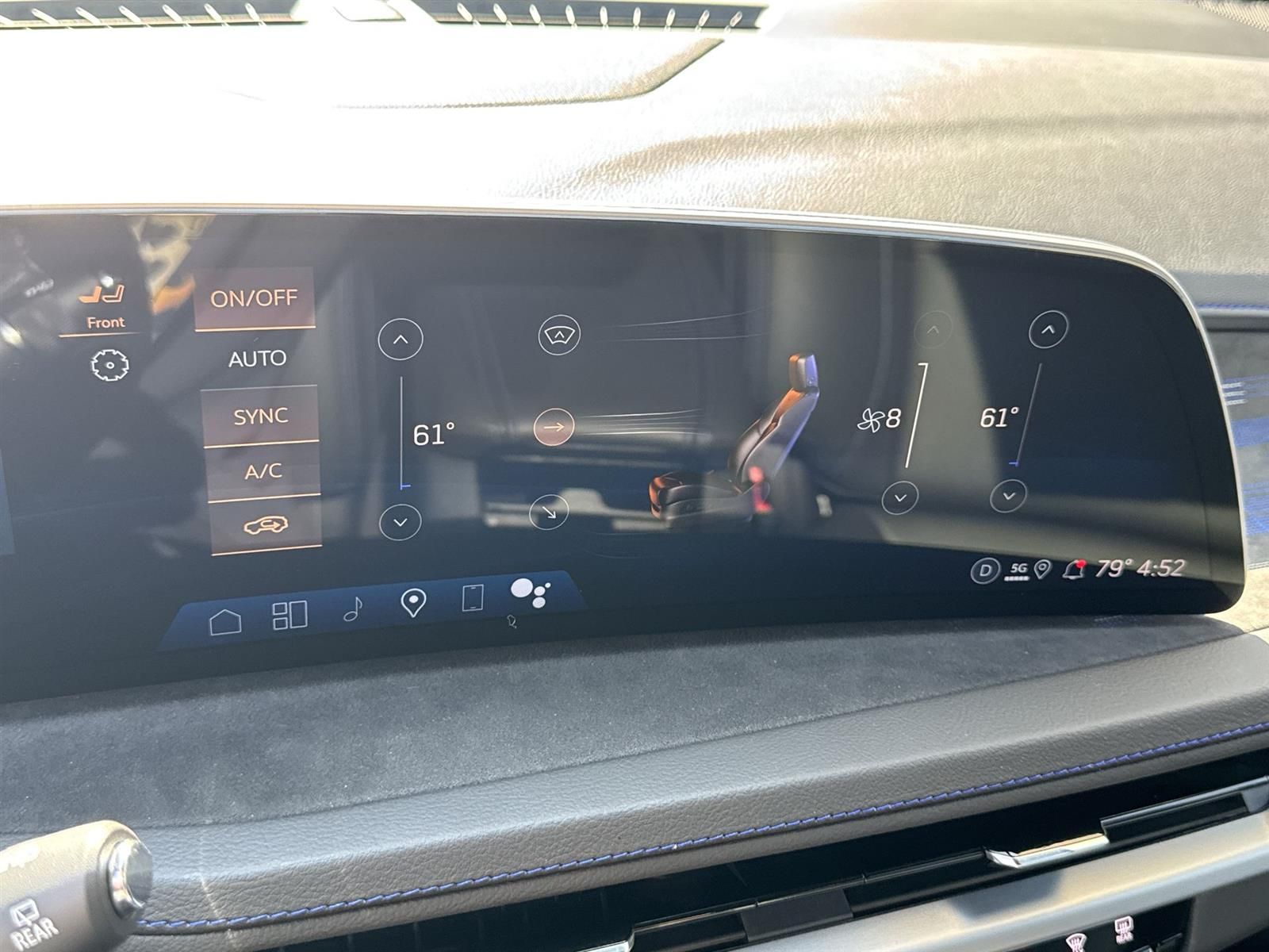Thumbnail: 2025 Cadillac XT4 - 13