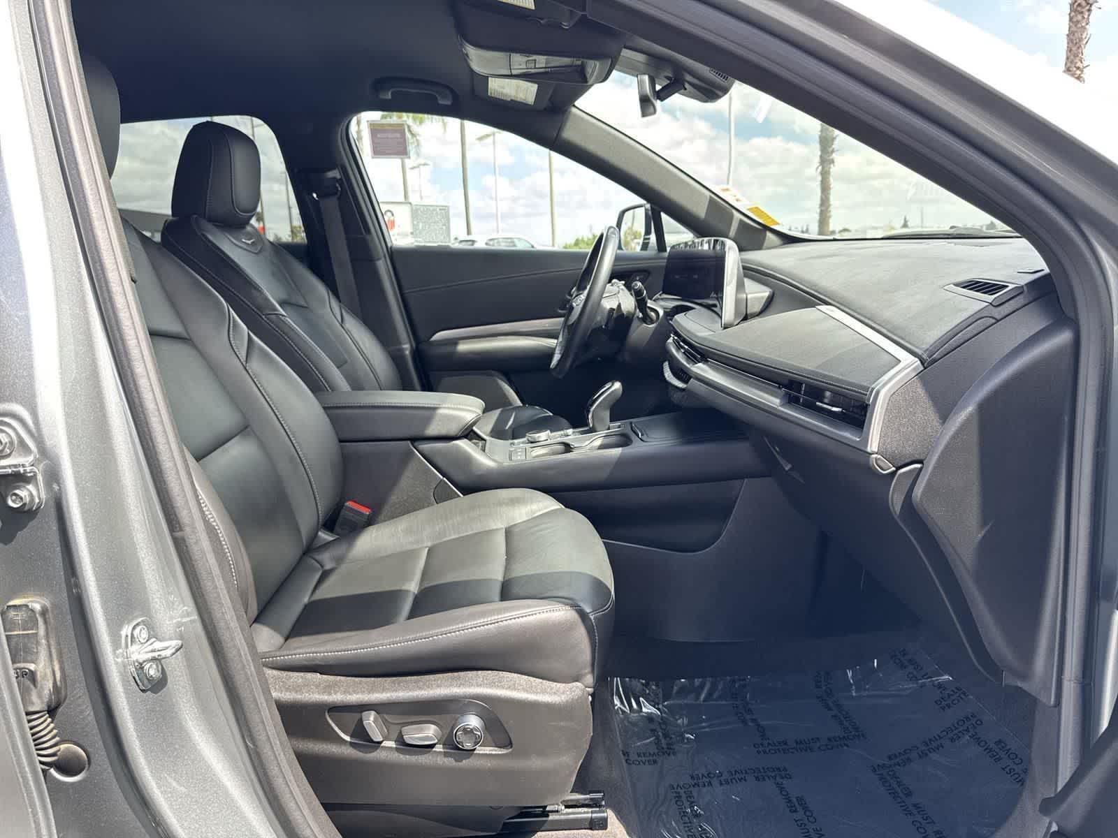 Thumbnail: 2024 Cadillac XT4 - 37