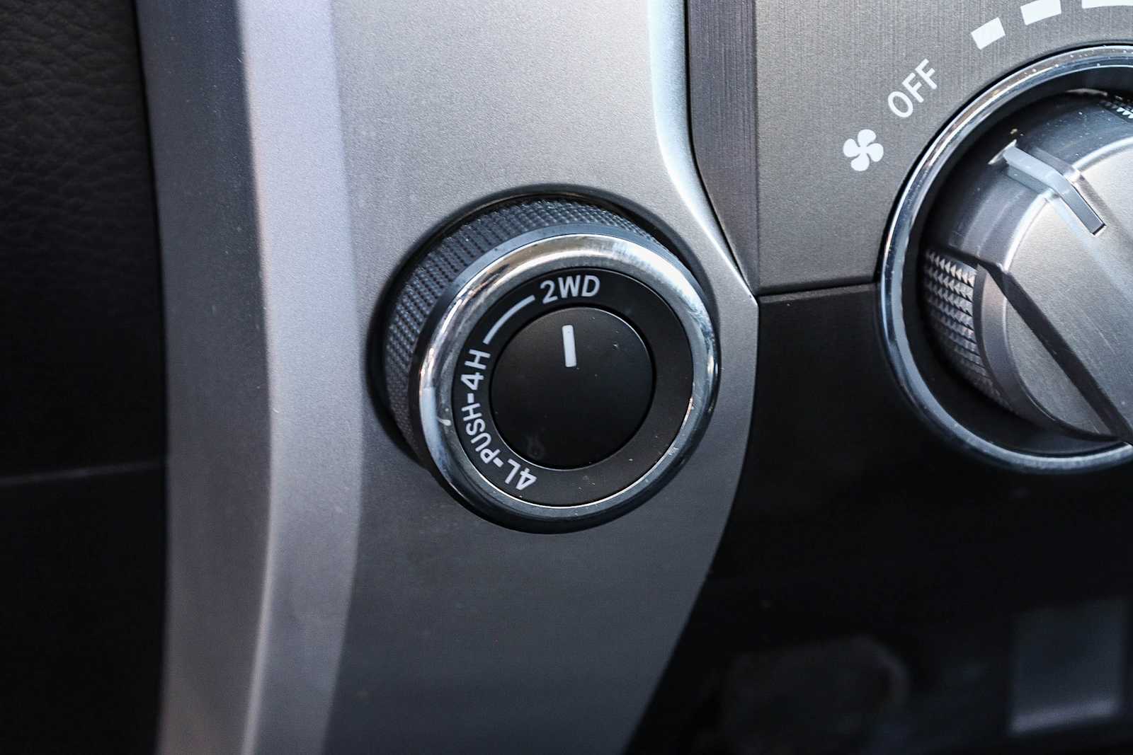 Thumbnail: 2016 Toyota Tundra - 30