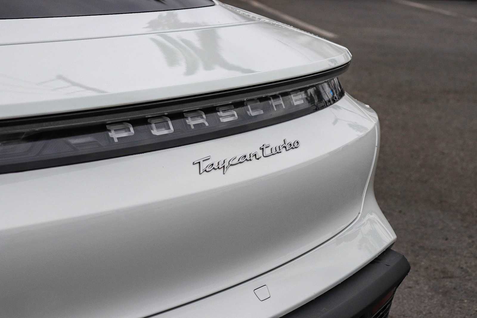 Thumbnail: 2021 Porsche Taycan - 10