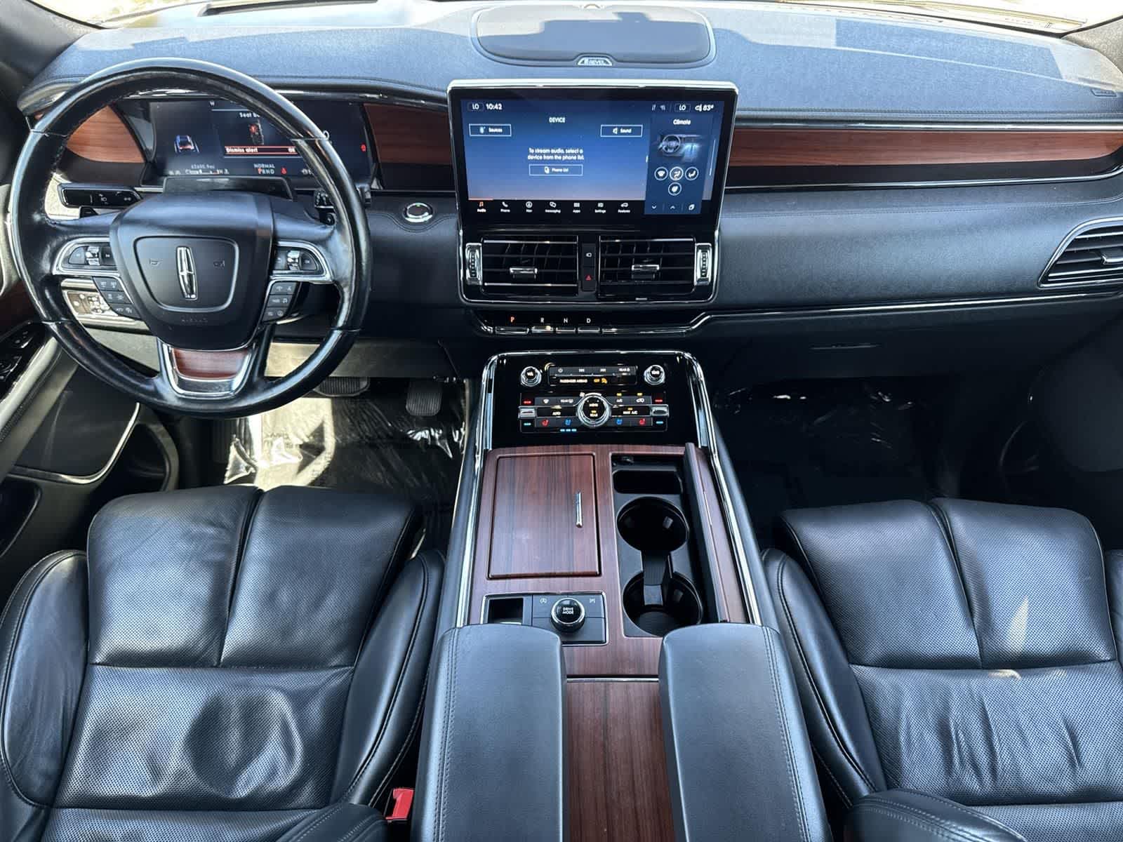 Thumbnail: 2023 Lincoln Navigator L - 9