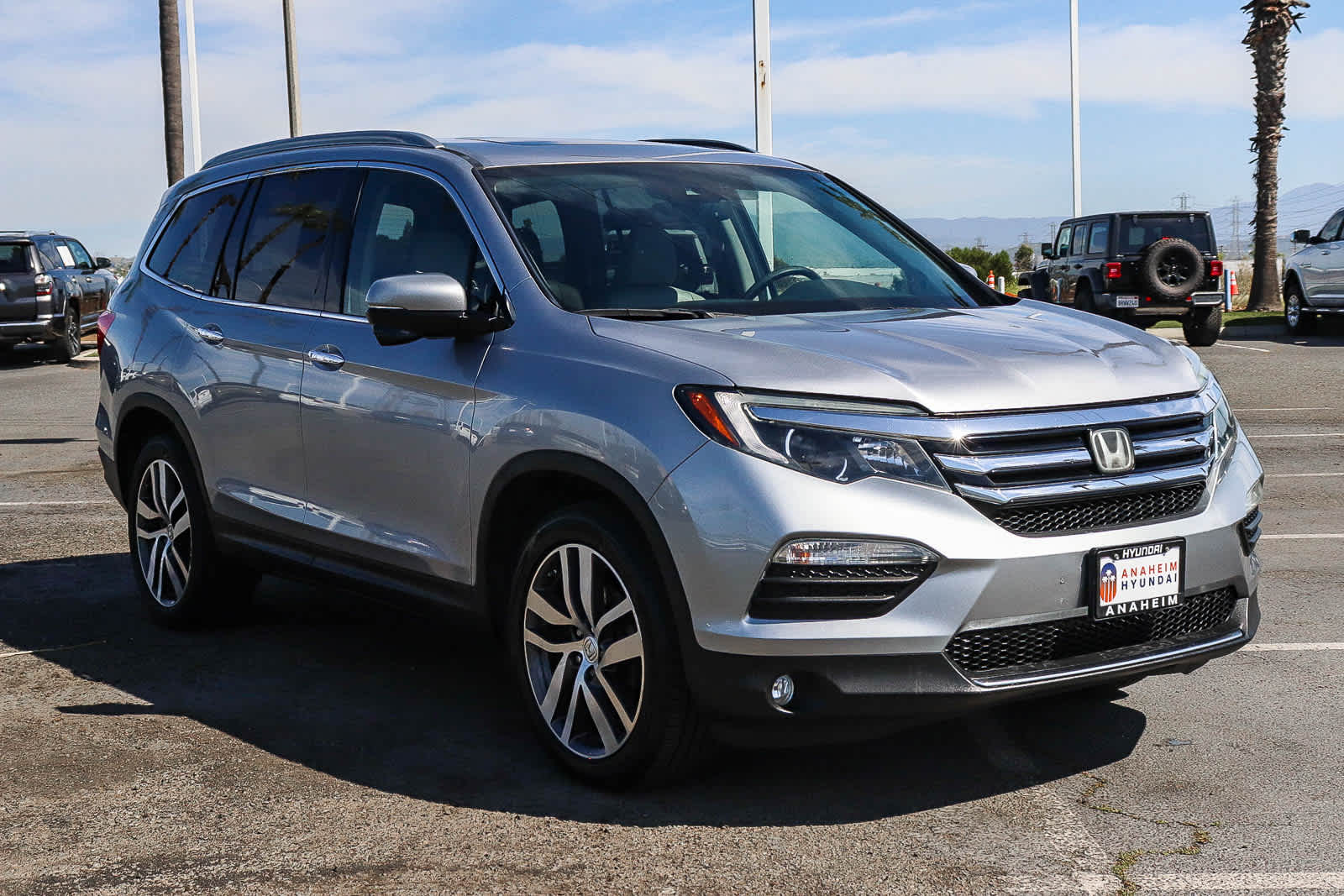 2017 Honda Pilot Touring photo 2