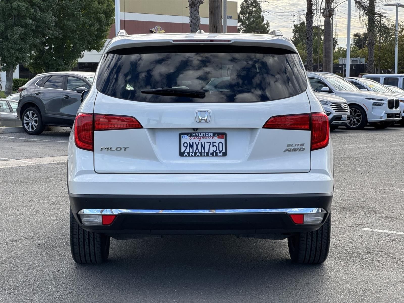 Thumbnail: 2017 Honda Pilot - 4