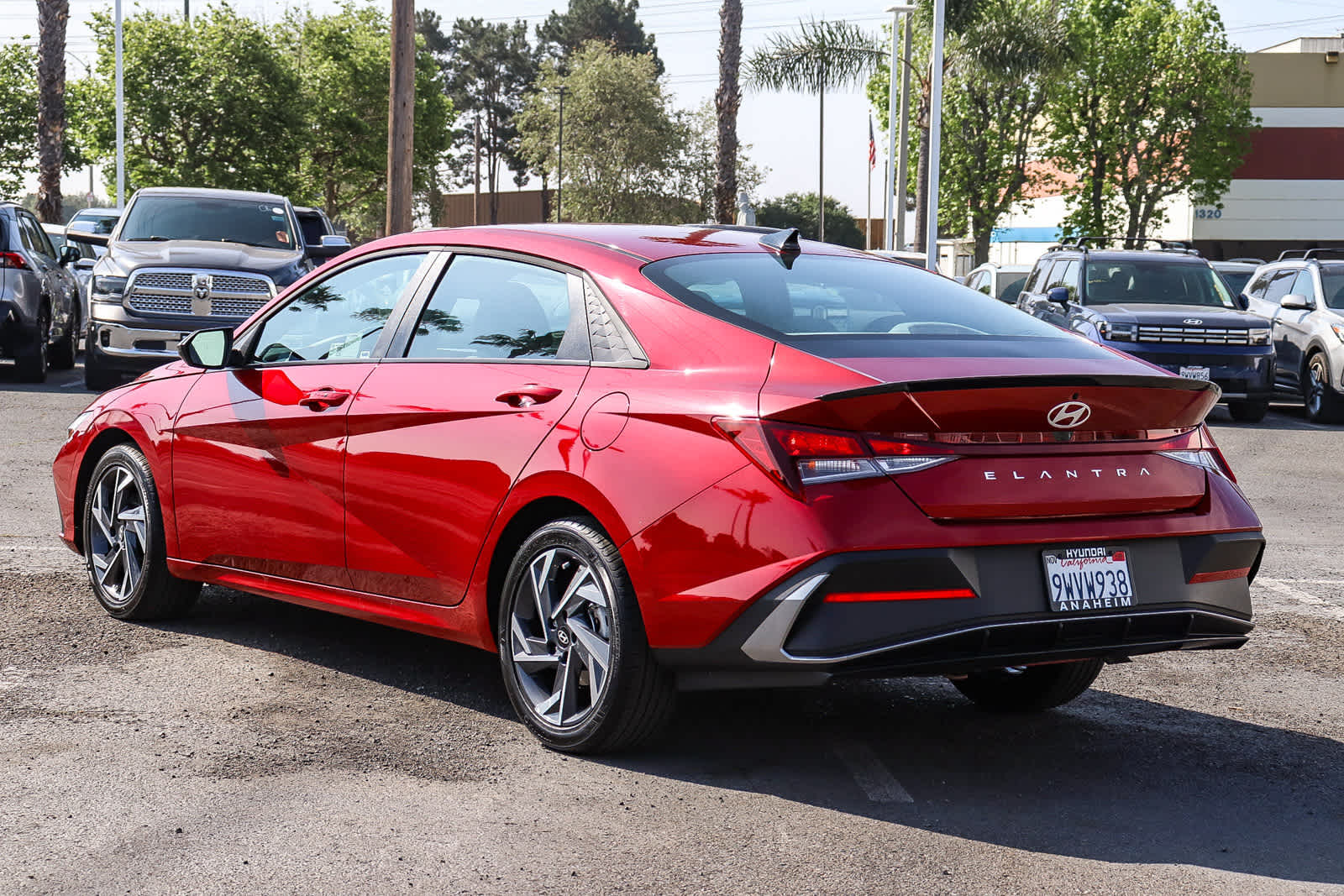 2025 Hyundai Elantra SEL Sport photo 3